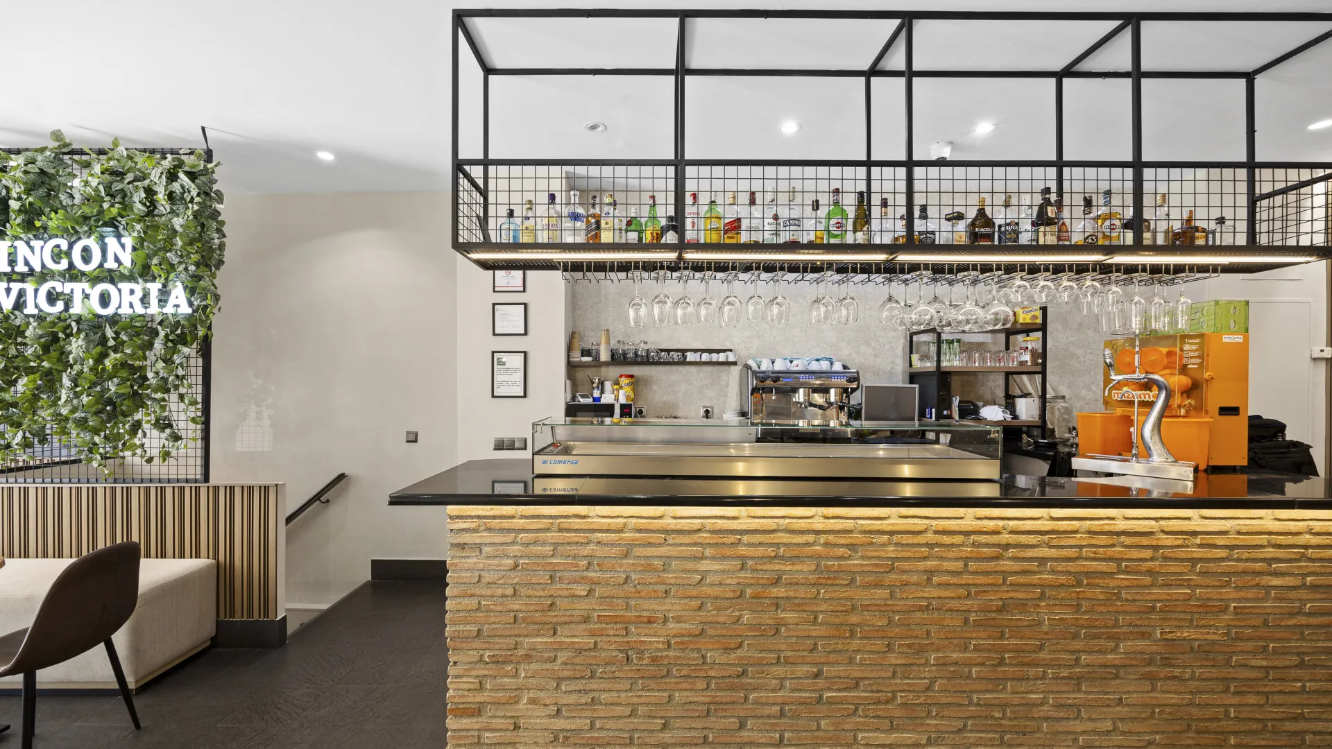 For sale commercial premises in Guadalmina Alta