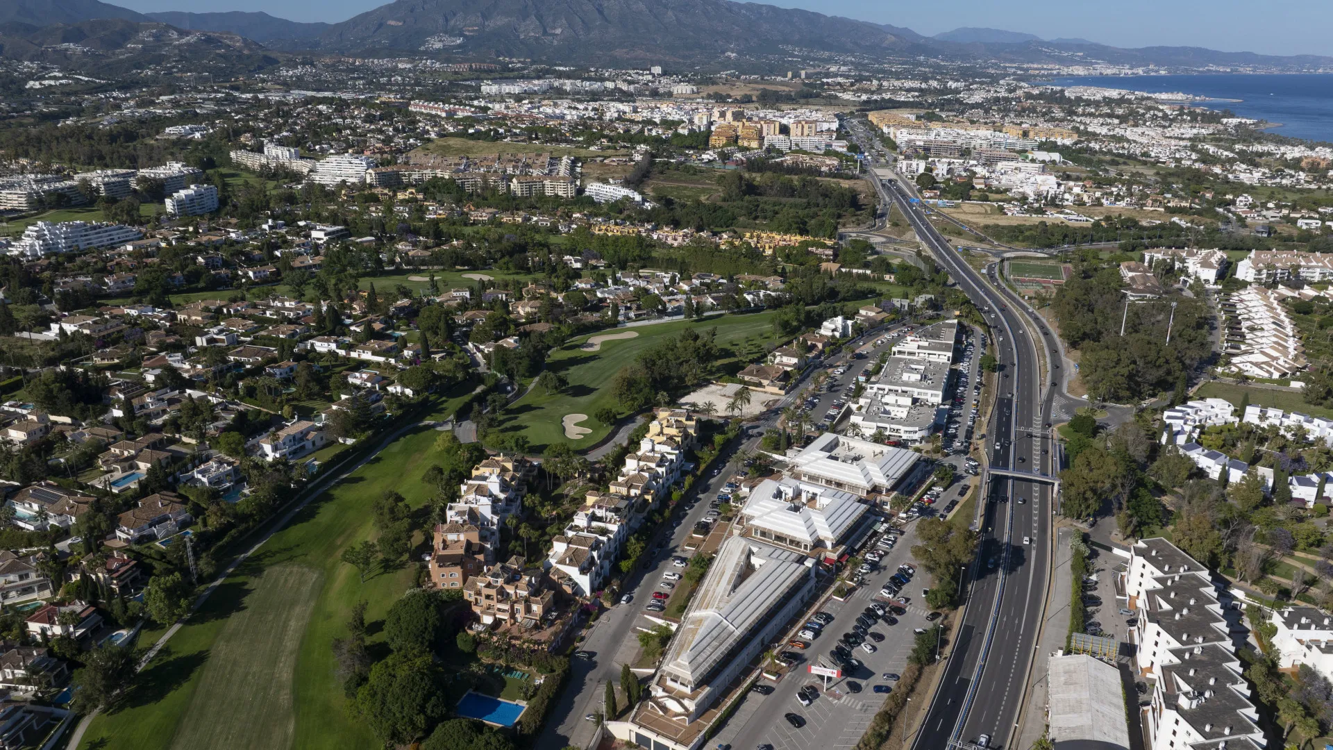 For sale commercial premises in Guadalmina Alta