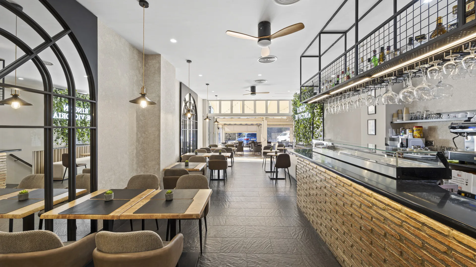 For sale commercial premises in Guadalmina Alta