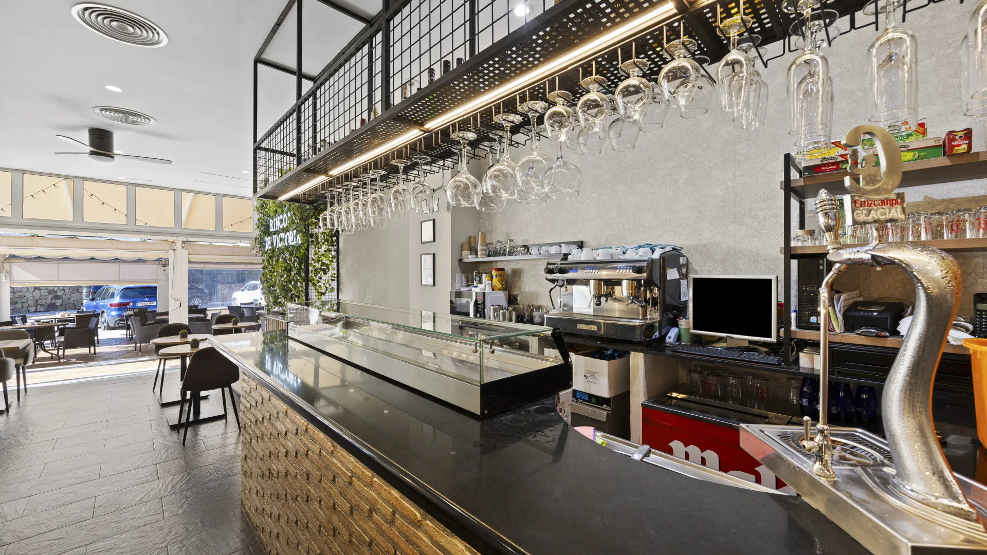 For sale commercial premises in Guadalmina Alta