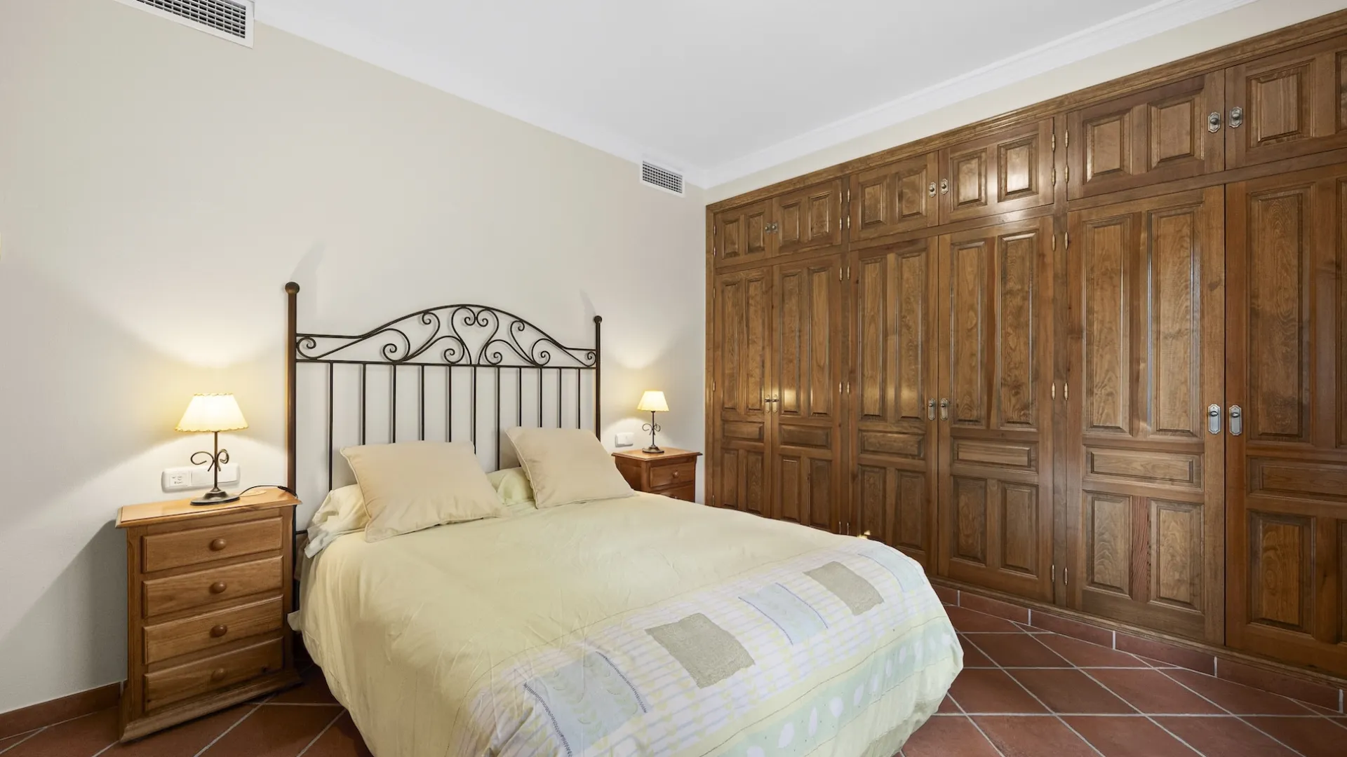 Vega del Colorado, pareado con 5 dormitorios en venta