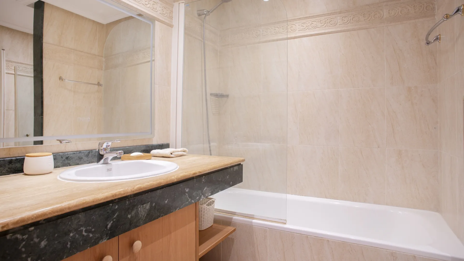 Se vende apartamento con 2 dormitorios en Selwo Hills