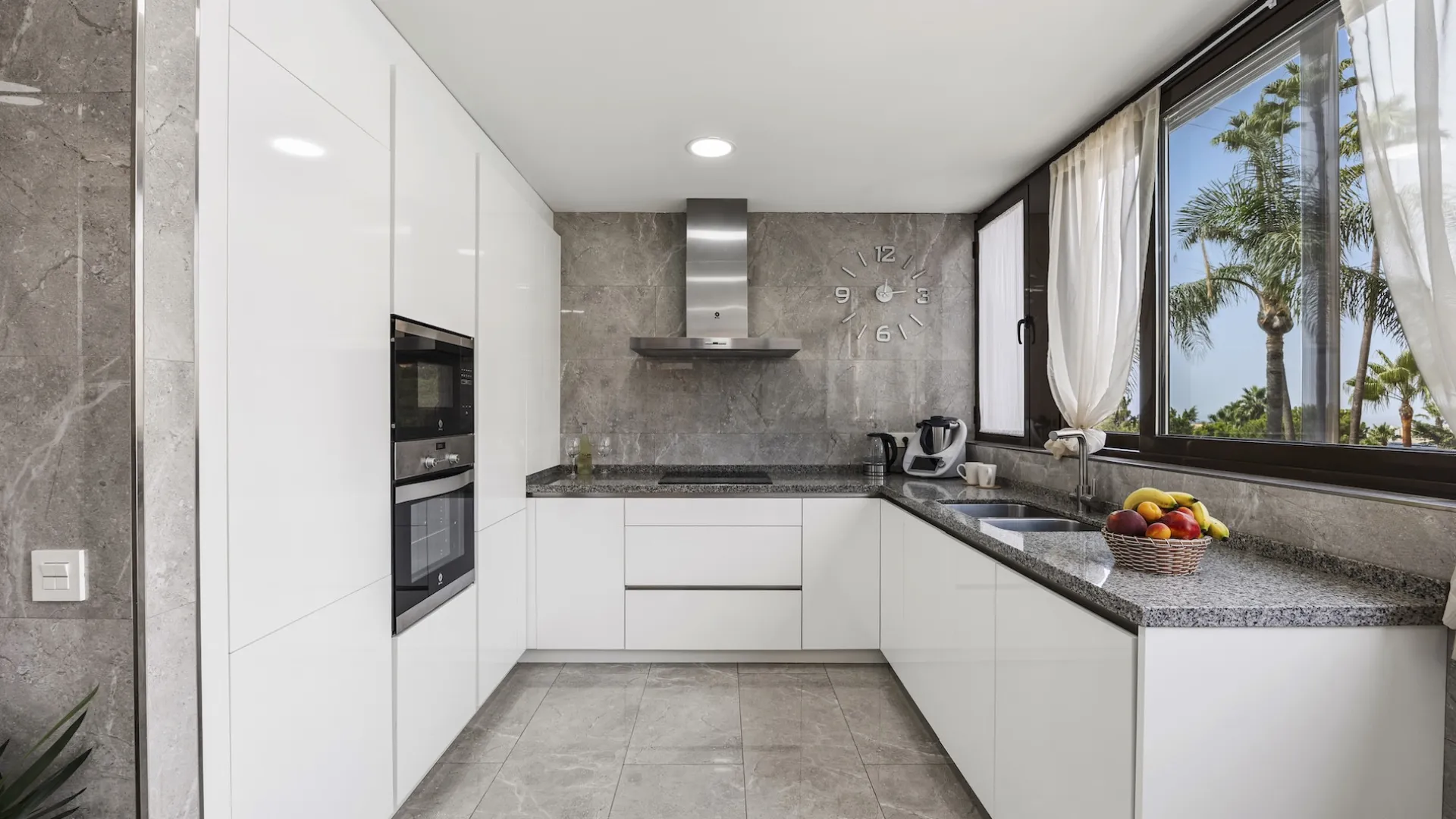Buy 2 bedrooms apartment in Marbella City