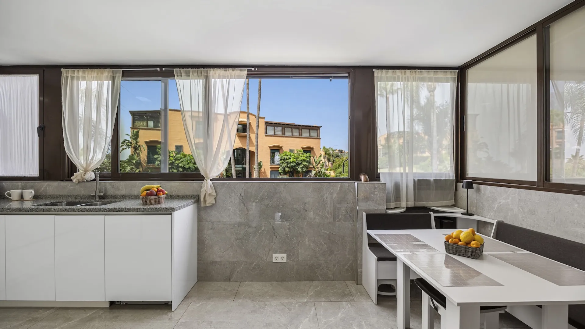Buy 2 bedrooms apartment in Marbella City