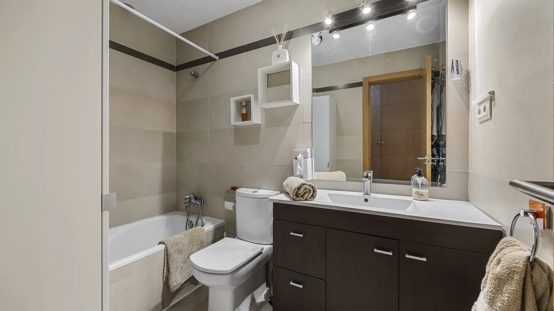 Buy 2 bedrooms apartment in Marbella City