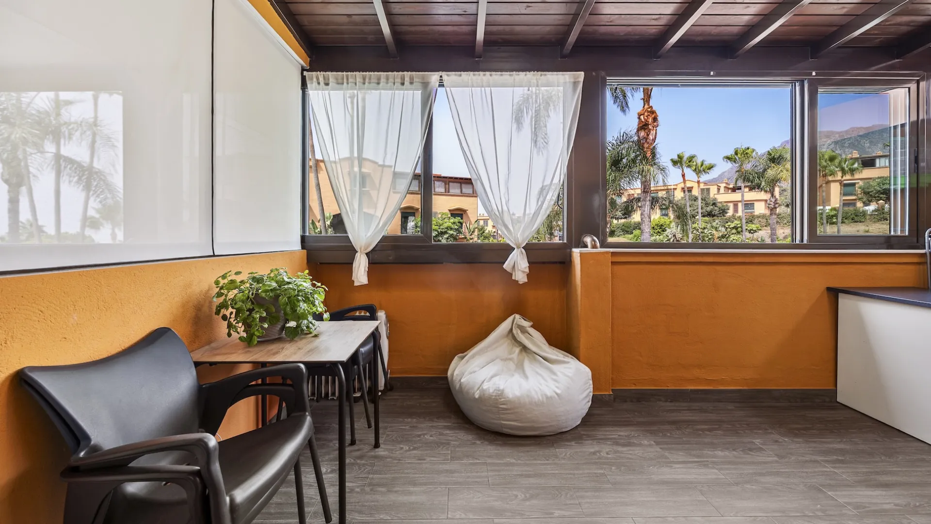 Buy 2 bedrooms apartment in Marbella City