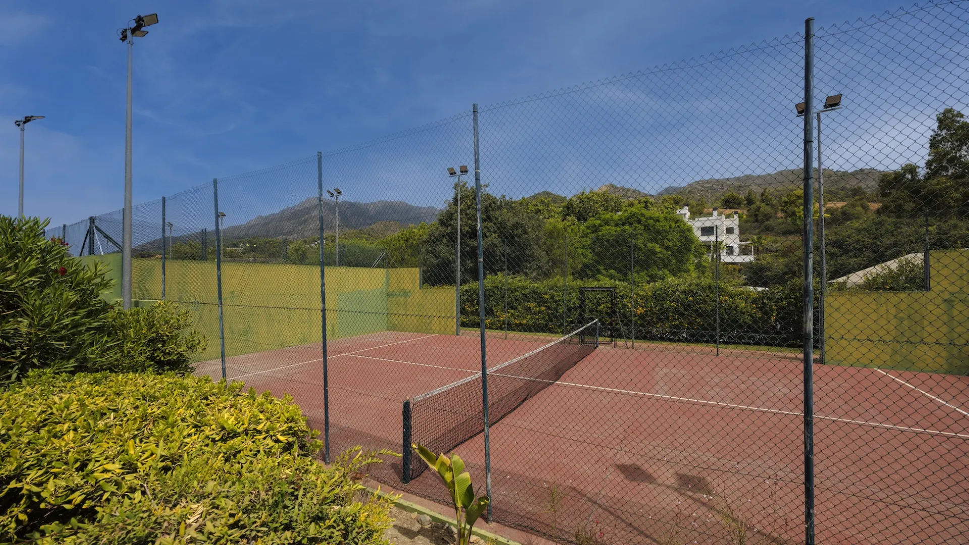 Buy 2 bedrooms apartment in Marbella City