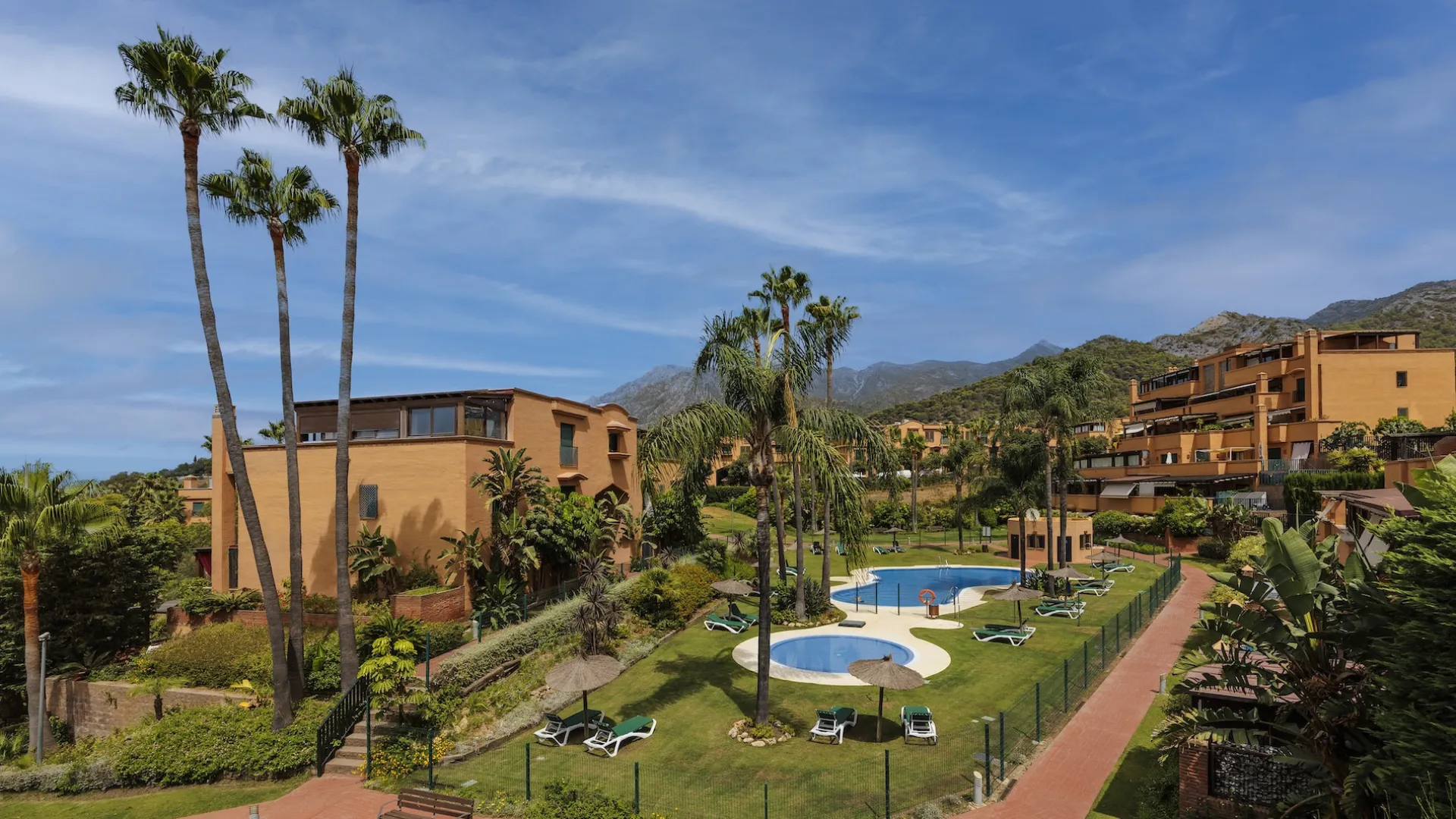 Buy 2 bedrooms apartment in Marbella City