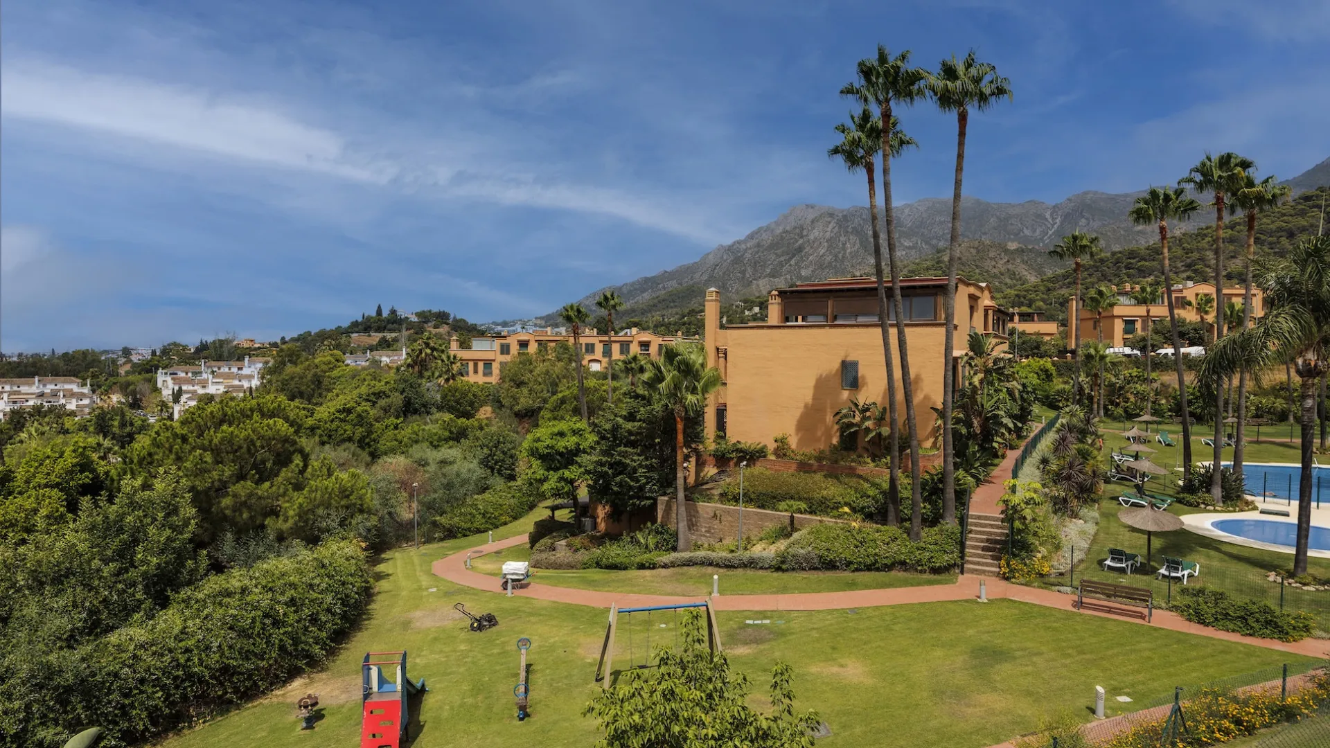 Buy 2 bedrooms apartment in Marbella City