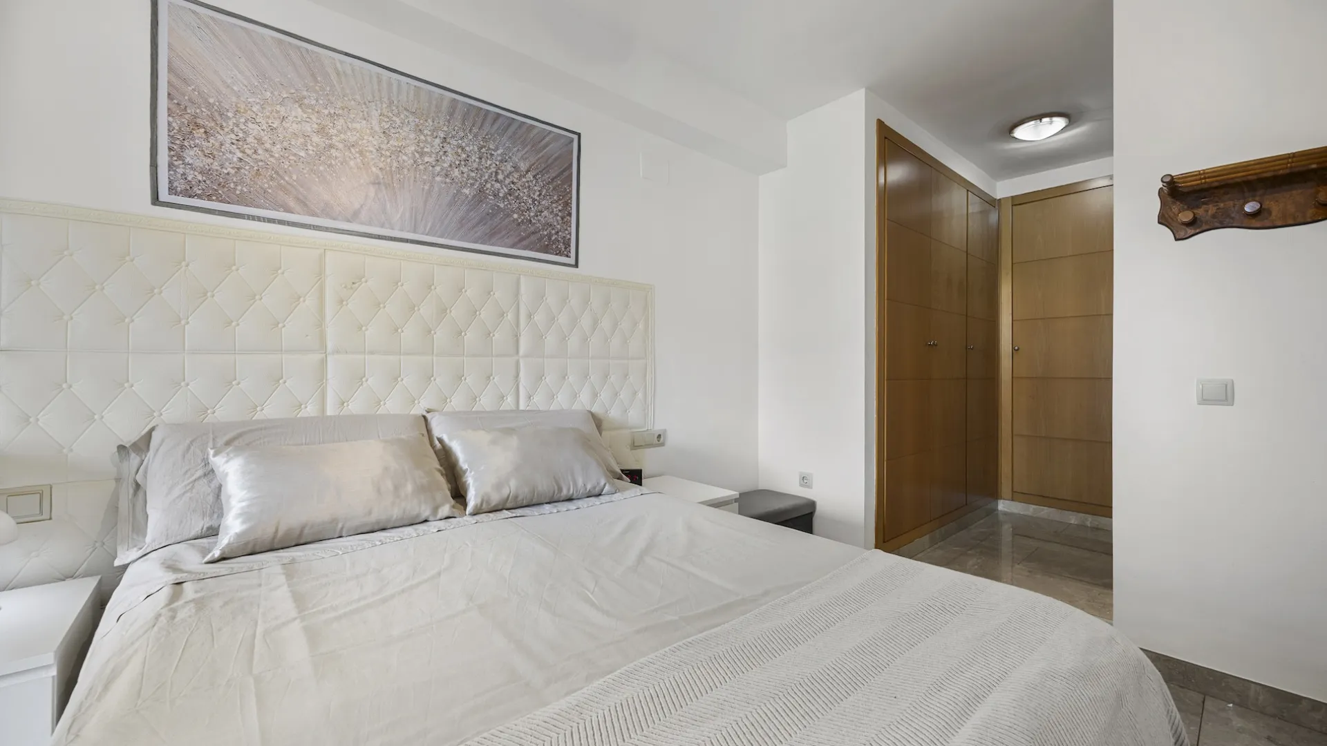 Buy 2 bedrooms apartment in Marbella City
