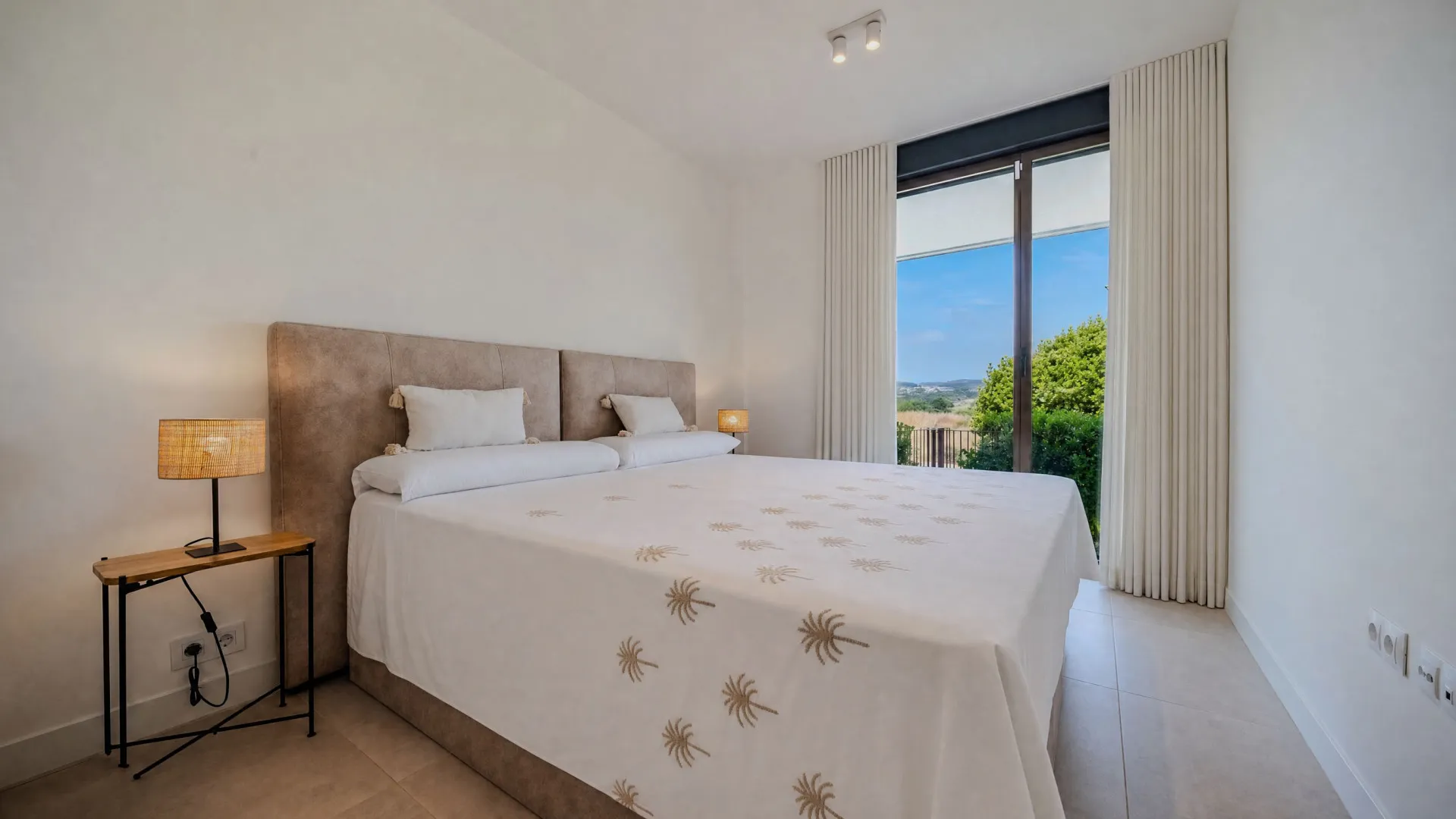 Ground floor apartment for sale in Camarate Golf with 3 bedrooms