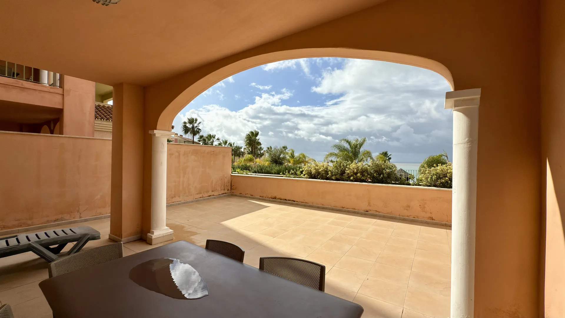 Comprar apartamento planta baja en Bahia de las Rocas con 2 dormitorios