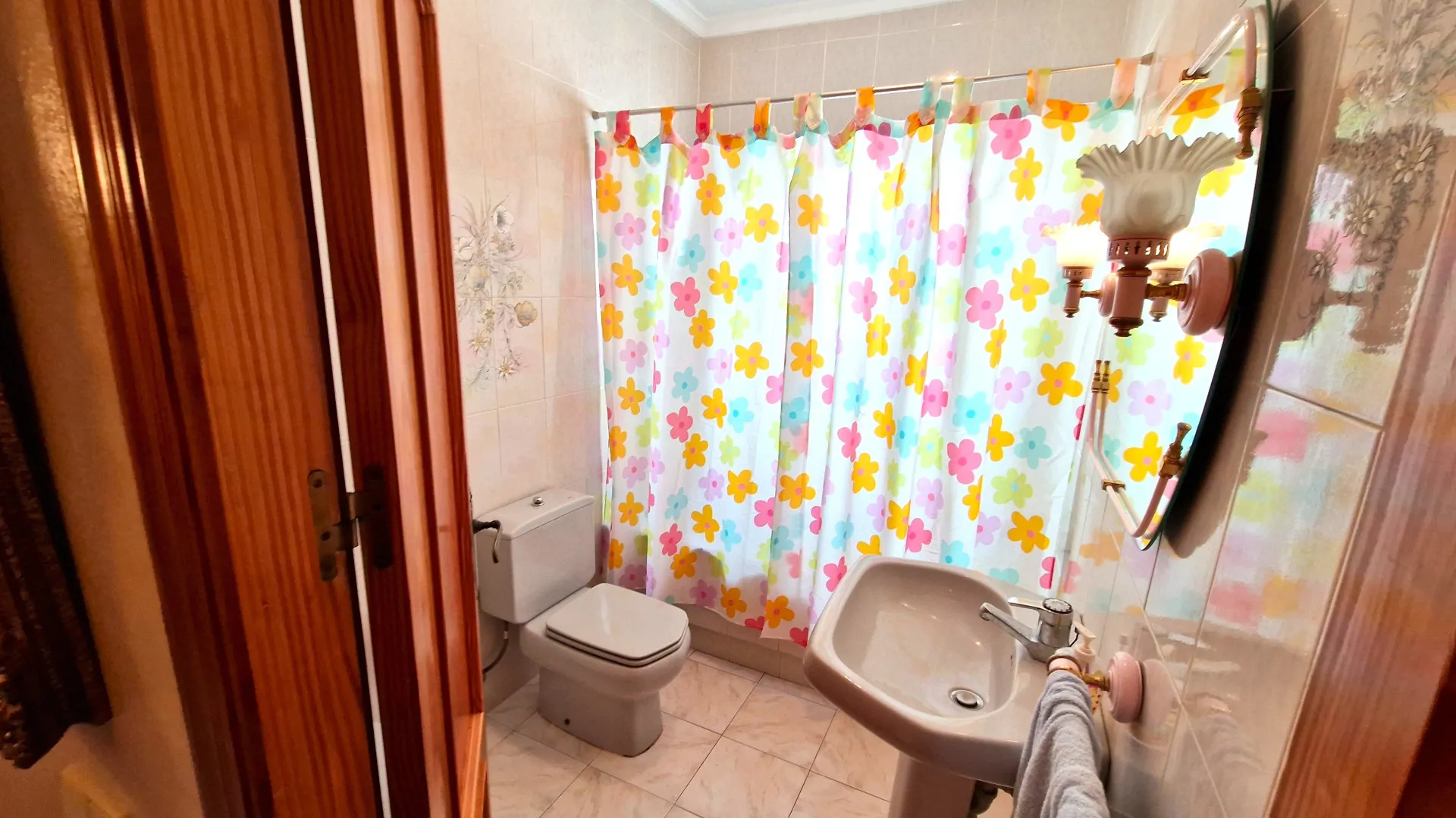 Manilva Pueblo, pareado a la venta con 6 dormitorios