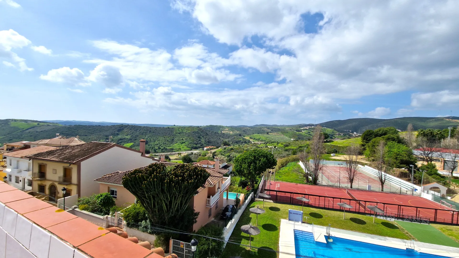 Manilva Pueblo, pareado a la venta con 6 dormitorios