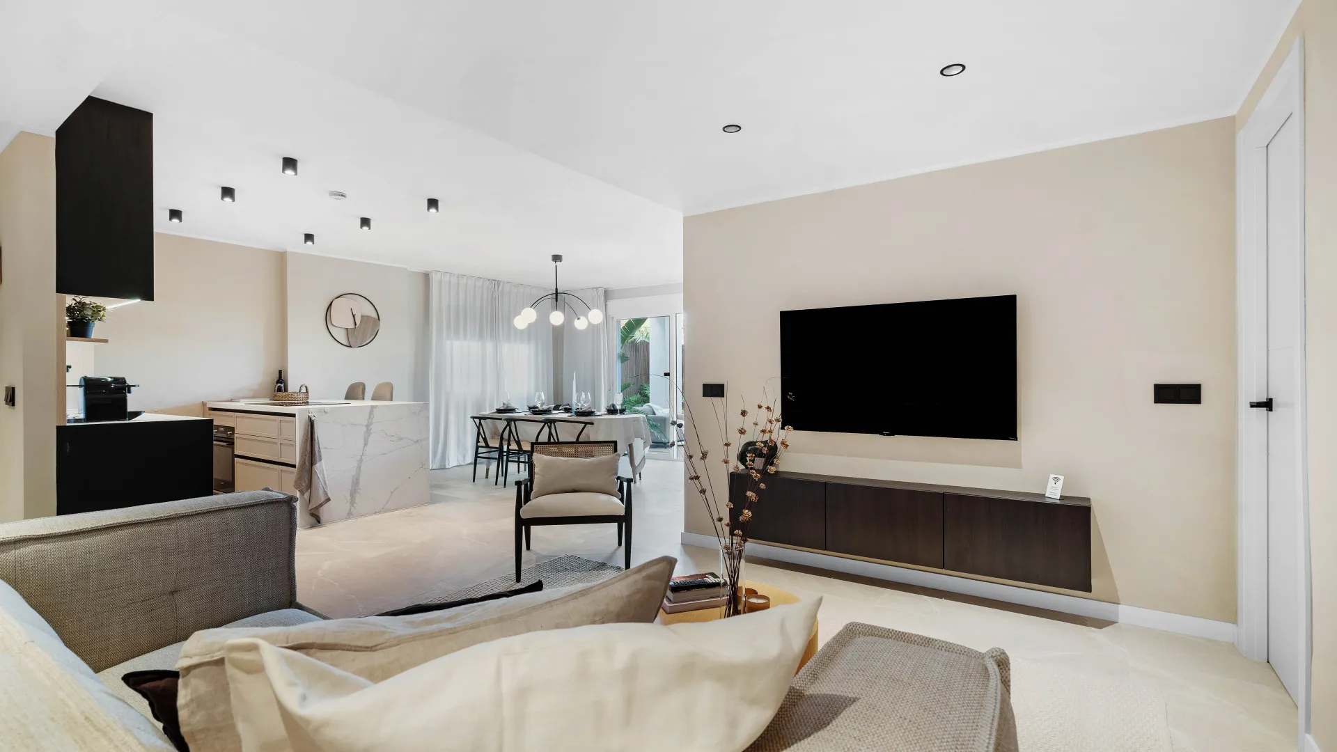 Se vende apartamento de 4 dormitorios en Jardines de Andalucia