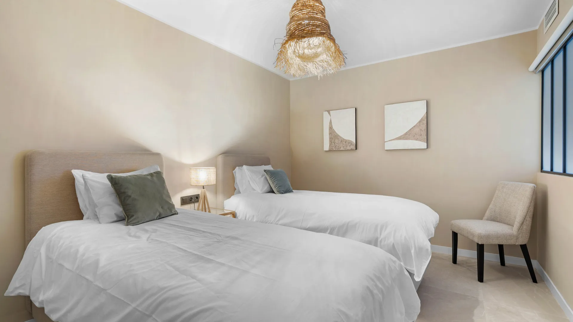 Se vende apartamento de 4 dormitorios en Jardines de Andalucia