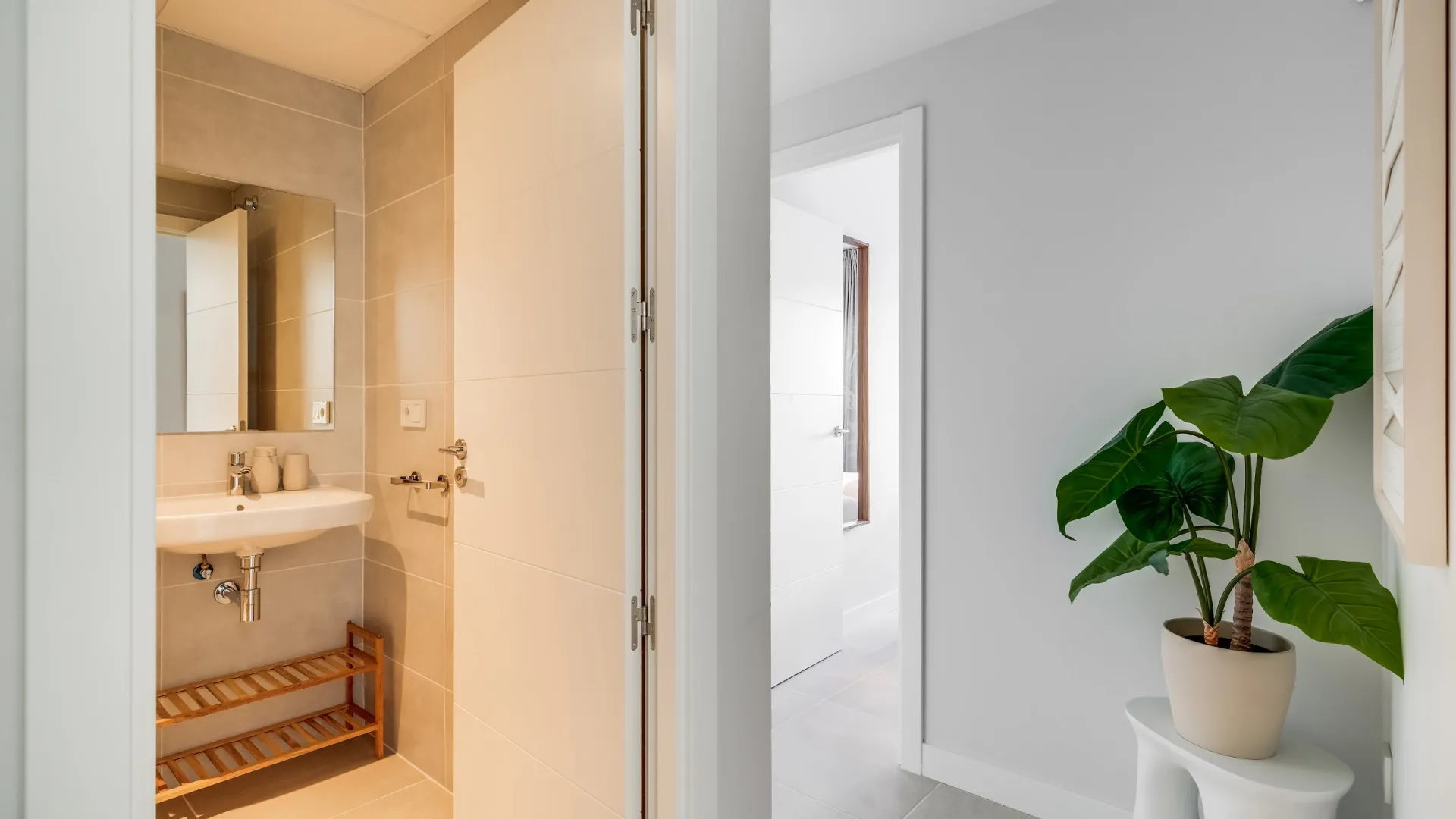 Comprar apartamento planta baja de 2 dormitorios en Estepona