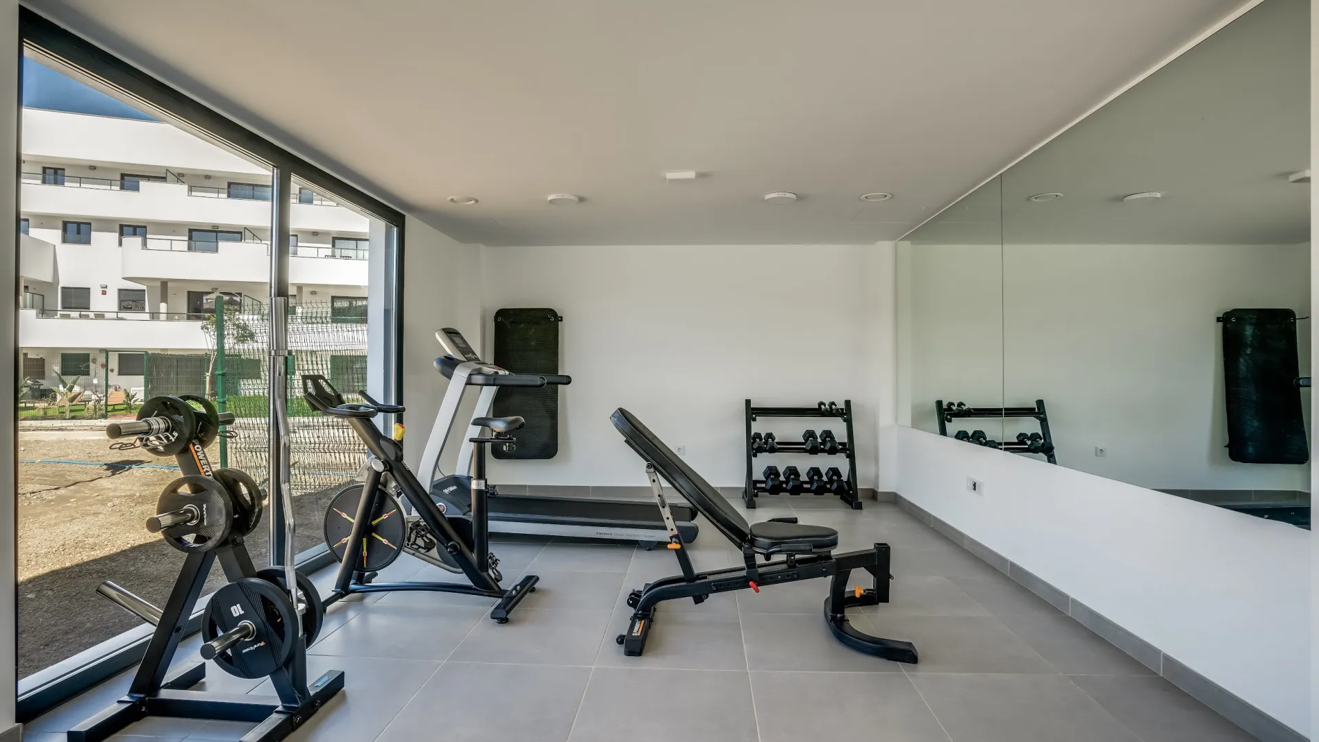 Comprar apartamento planta baja de 2 dormitorios en Estepona