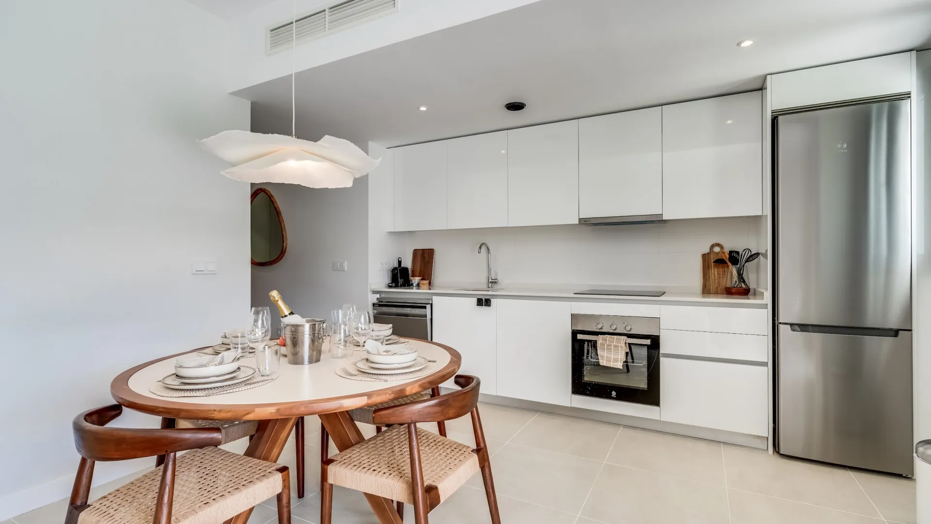 Comprar apartamento planta baja de 2 dormitorios en Estepona