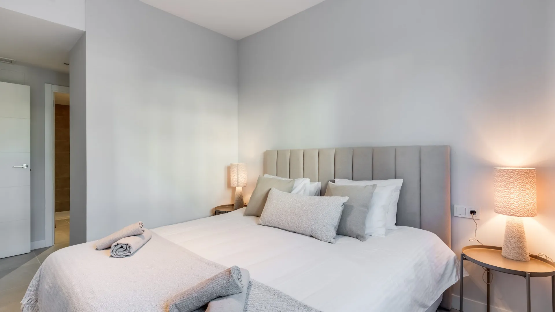 Comprar apartamento planta baja de 2 dormitorios en Estepona