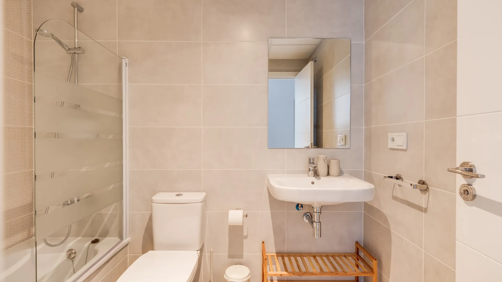 Comprar apartamento planta baja de 2 dormitorios en Estepona