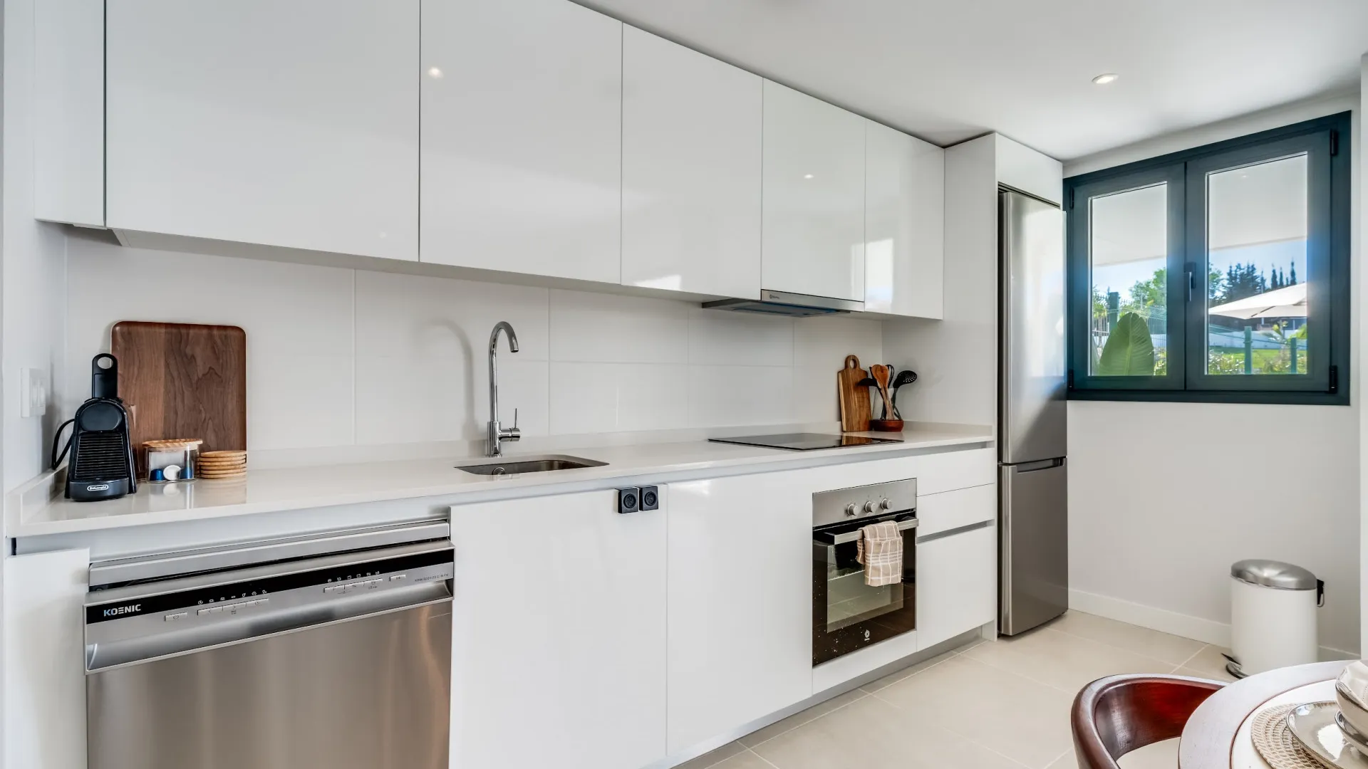 Comprar apartamento planta baja de 2 dormitorios en Estepona