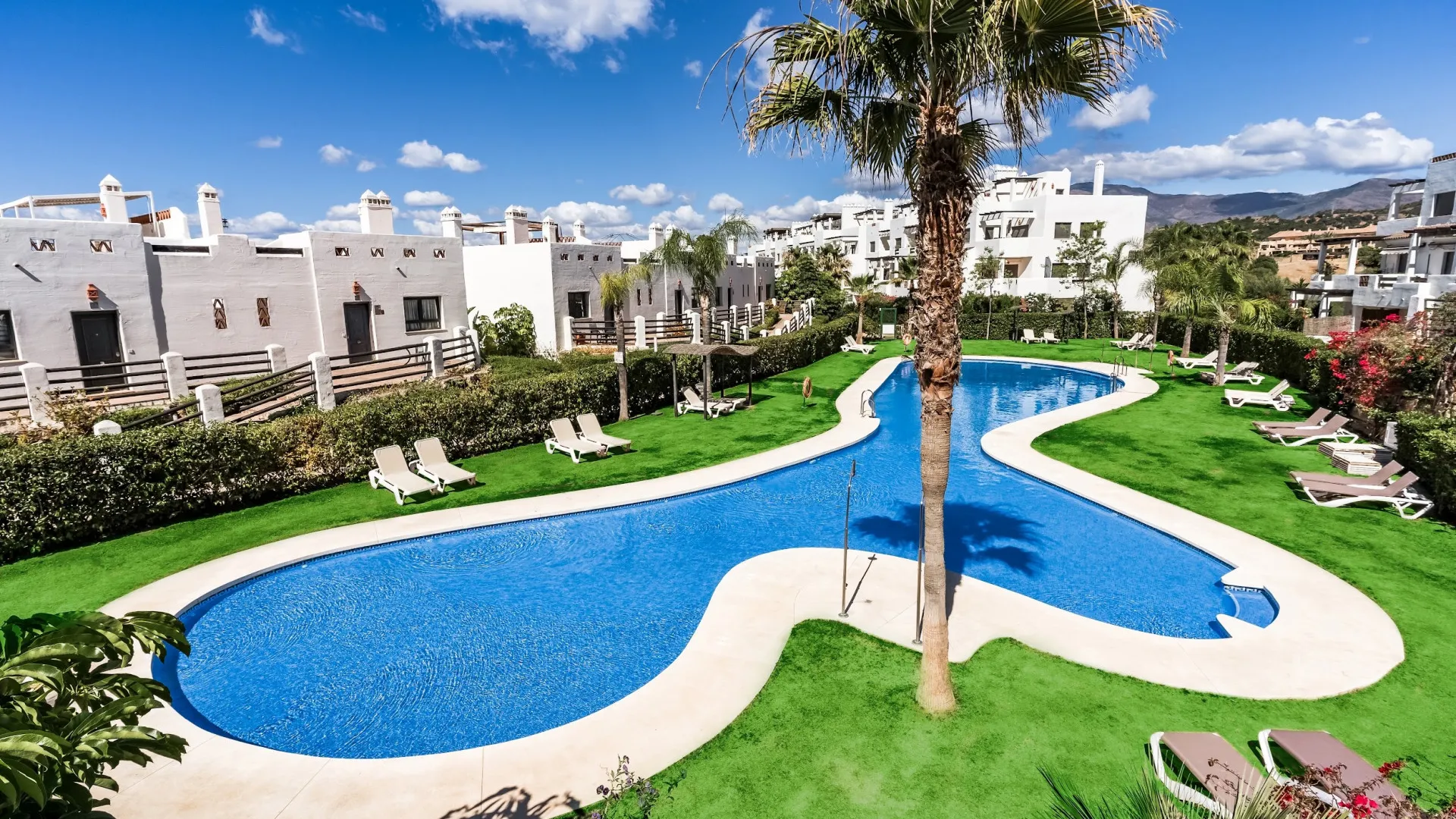 Se vende atico duplex en Estepona