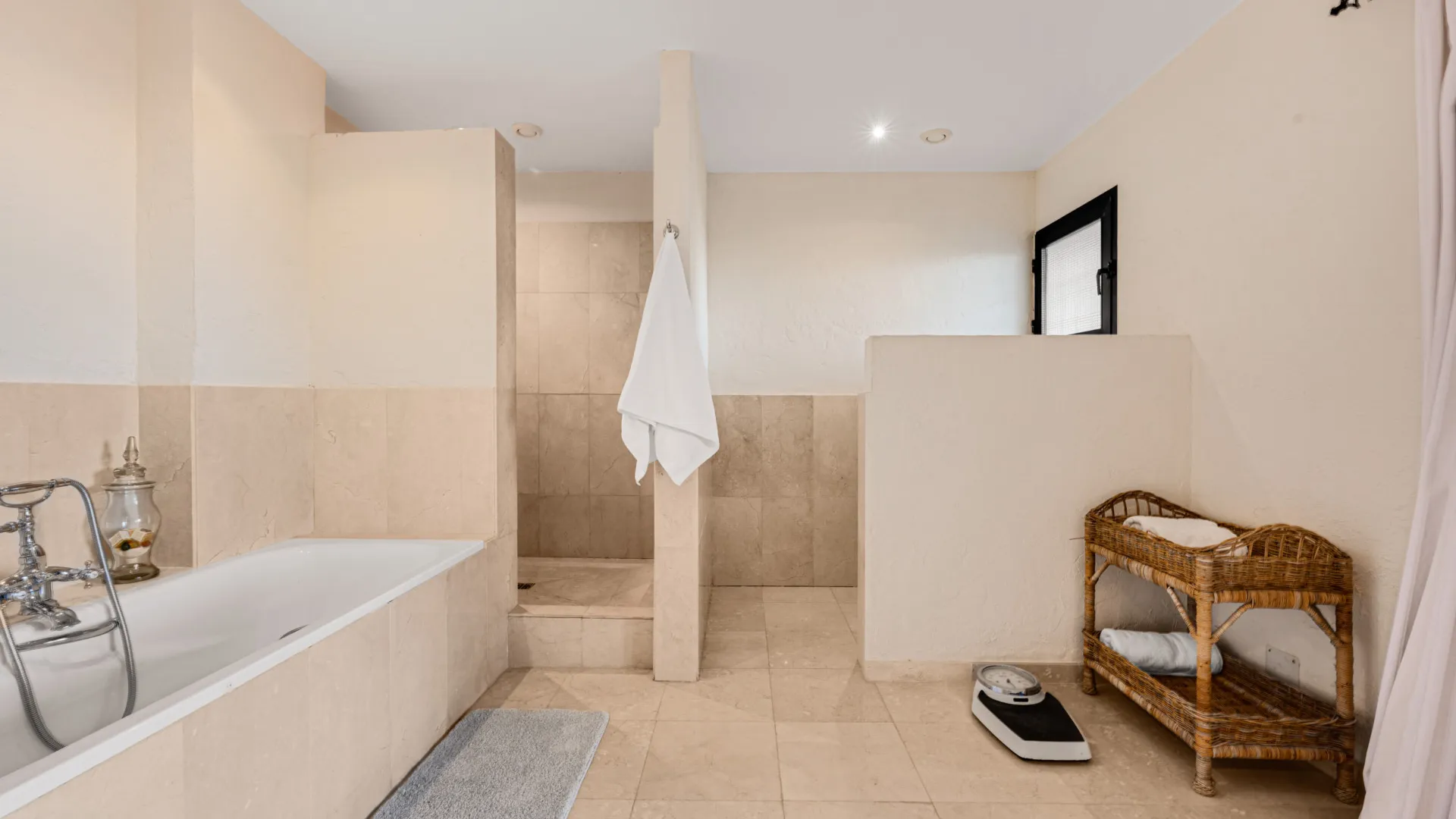 5 bedrooms villa for sale in El Rosario