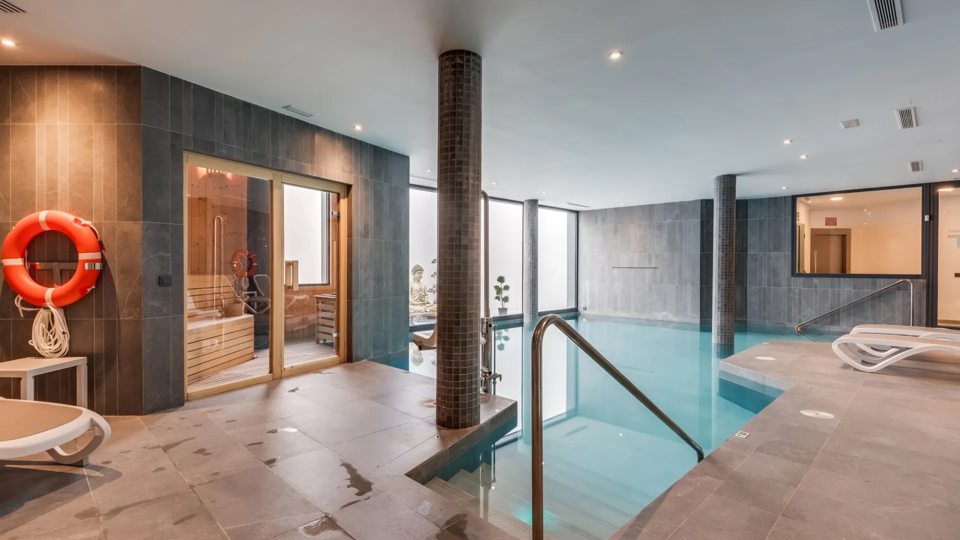 Estepona, apartamento de 2 dormitorios en venta