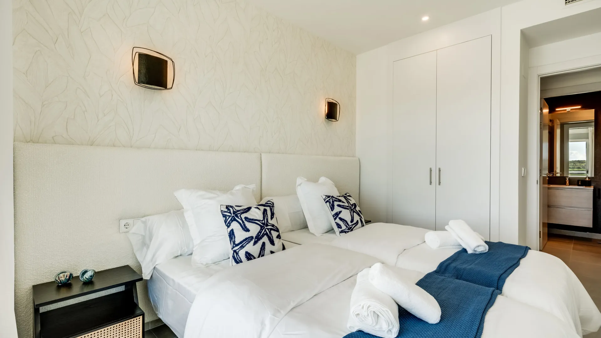 Estepona, apartamento de 2 dormitorios en venta