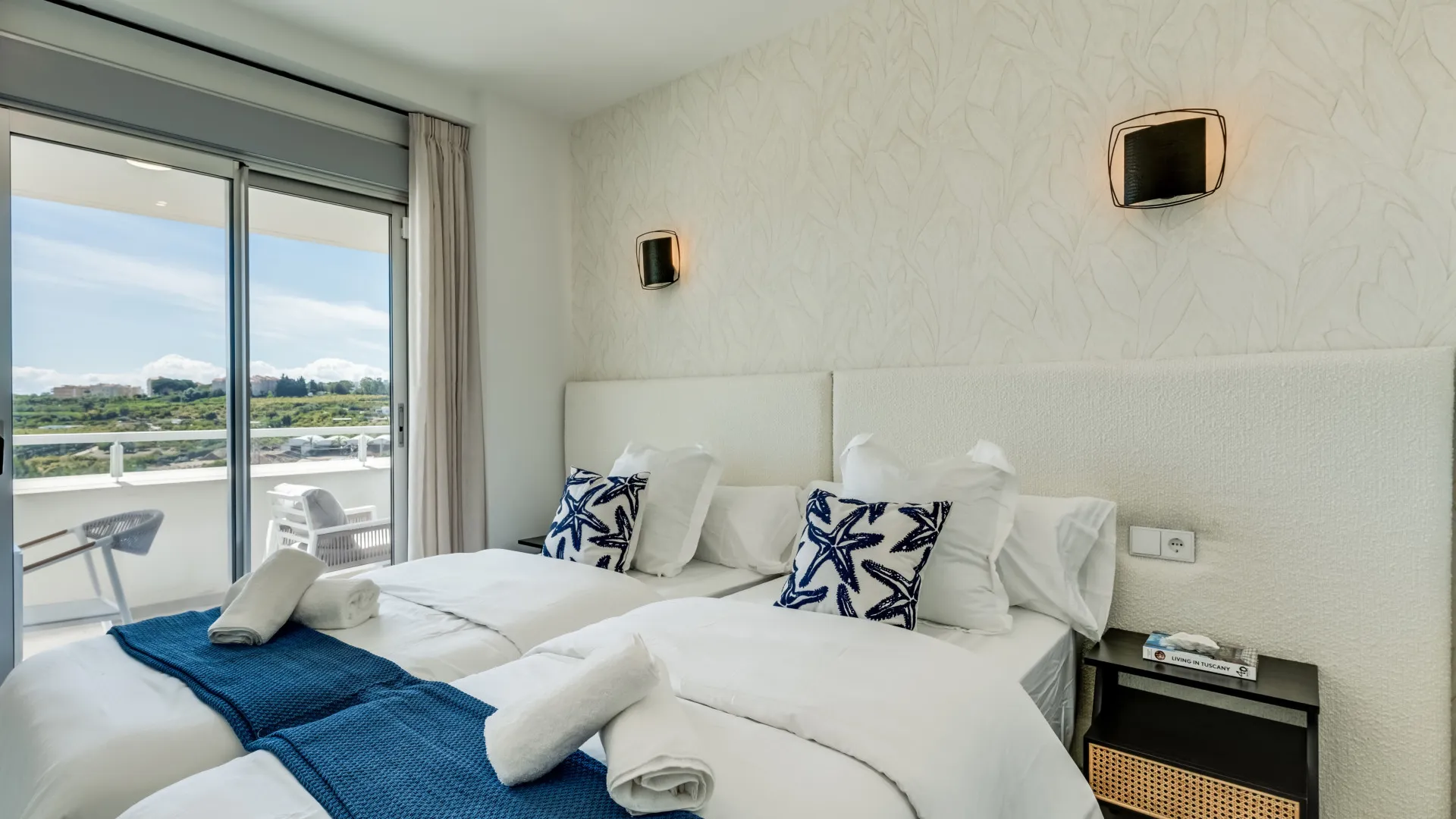 Estepona, apartamento de 2 dormitorios en venta