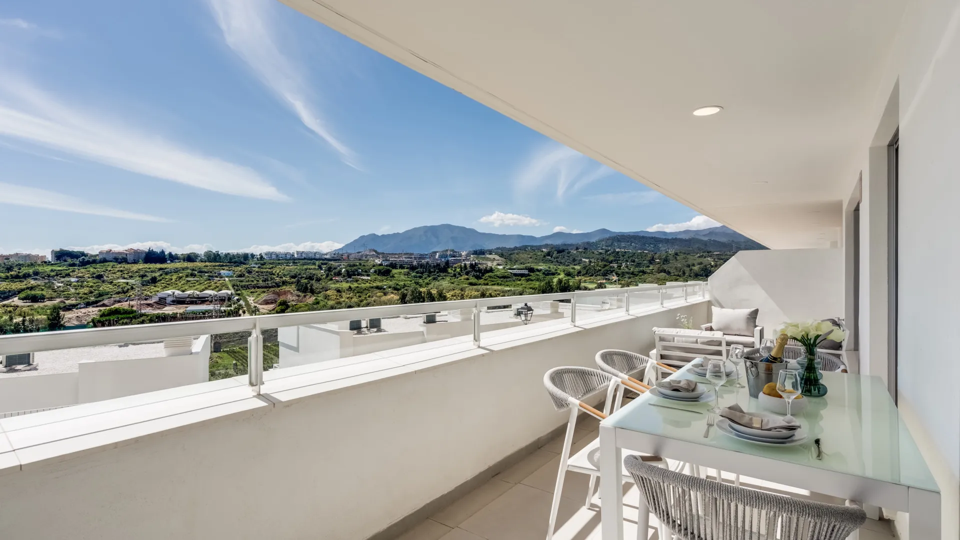 Estepona, apartamento de 2 dormitorios en venta