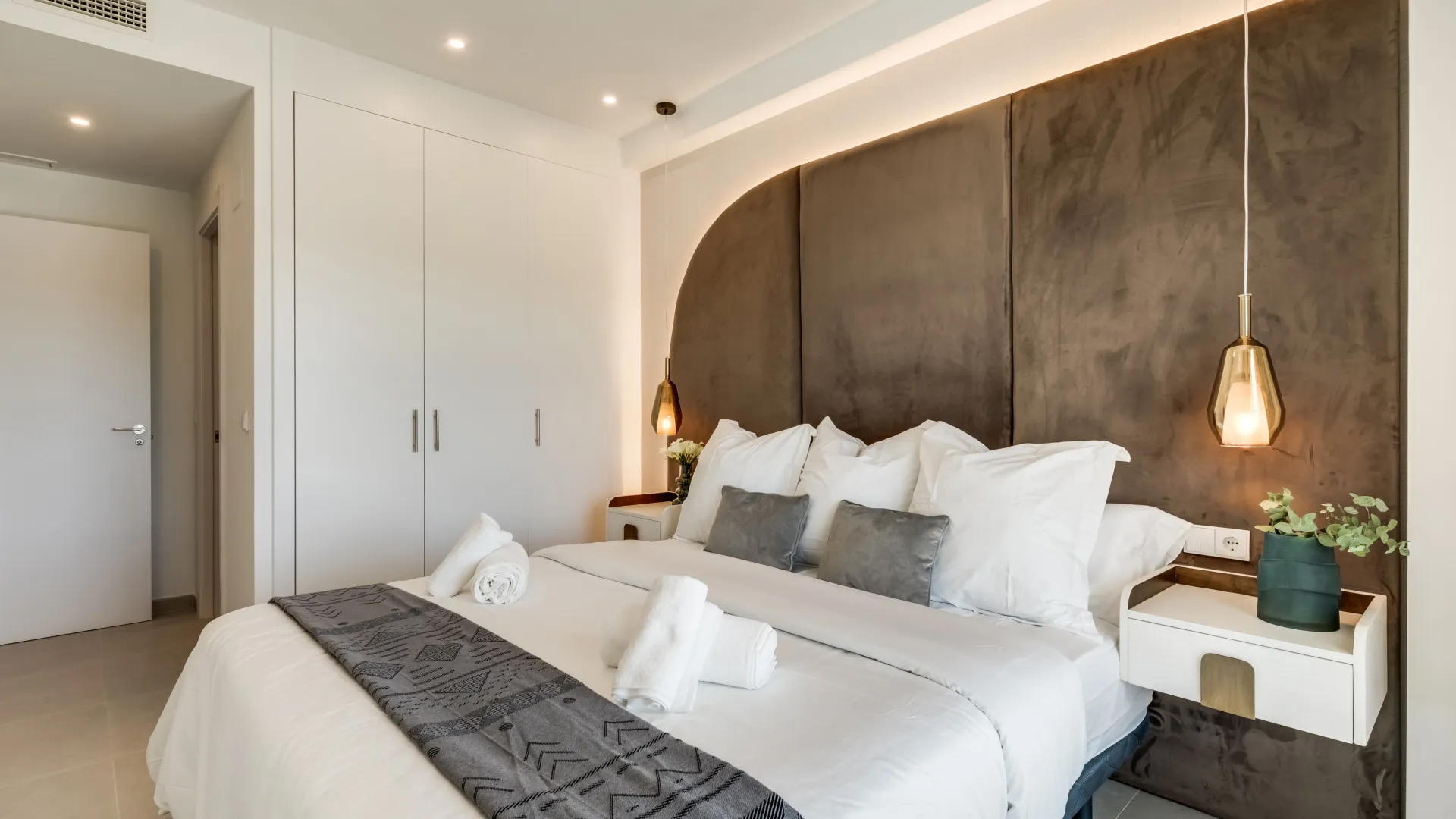 Estepona, apartamento de 2 dormitorios en venta