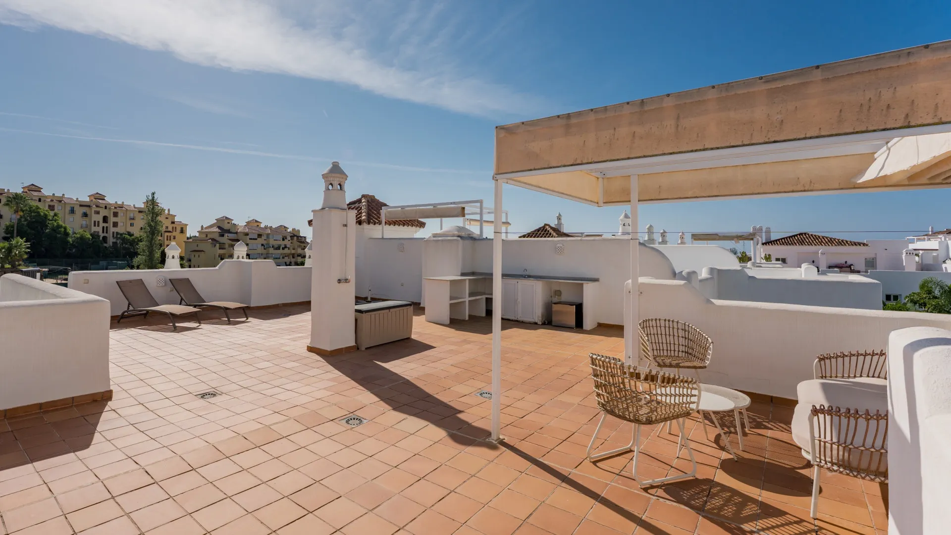 For sale 2 bedrooms duplex penthouse in Estepona
