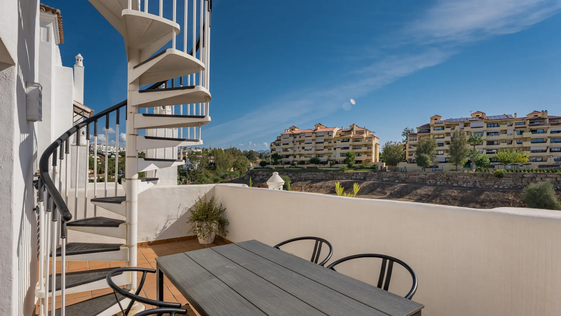 For sale 2 bedrooms duplex penthouse in Estepona