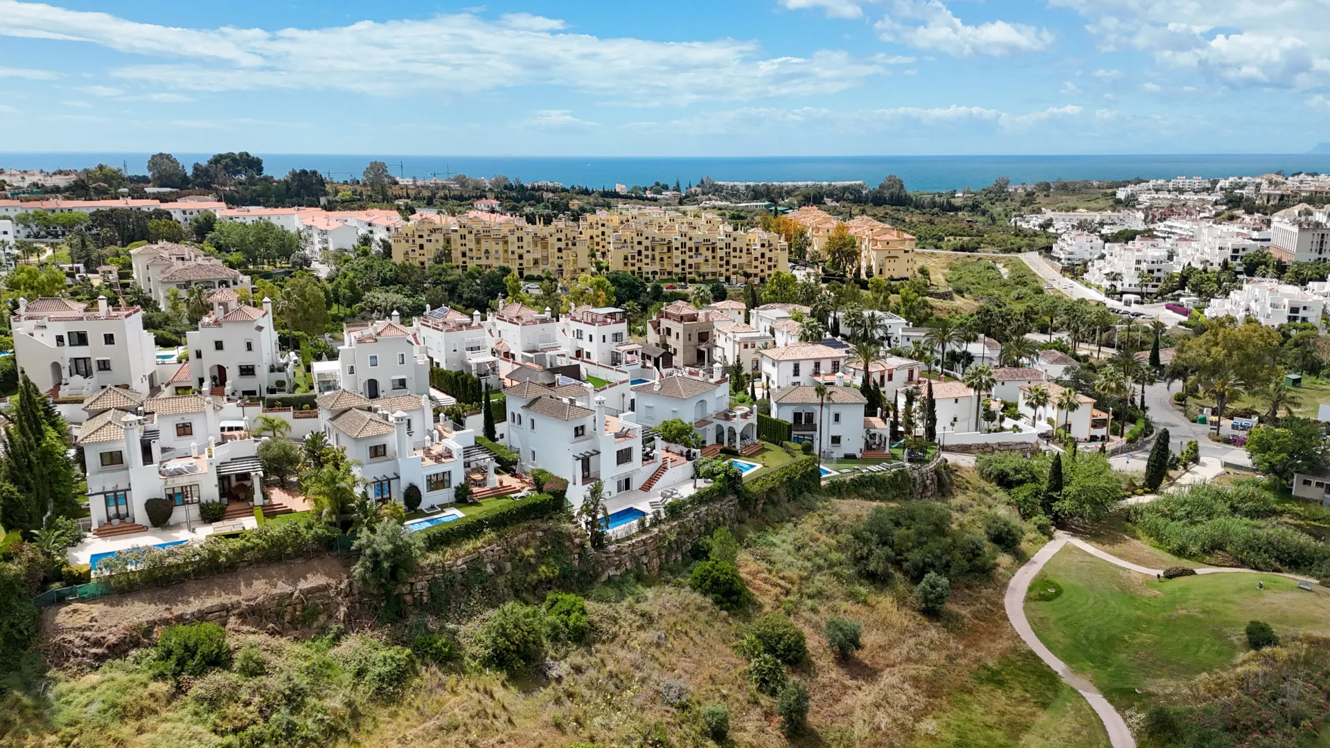 Estepona 4 bedrooms villa for sale