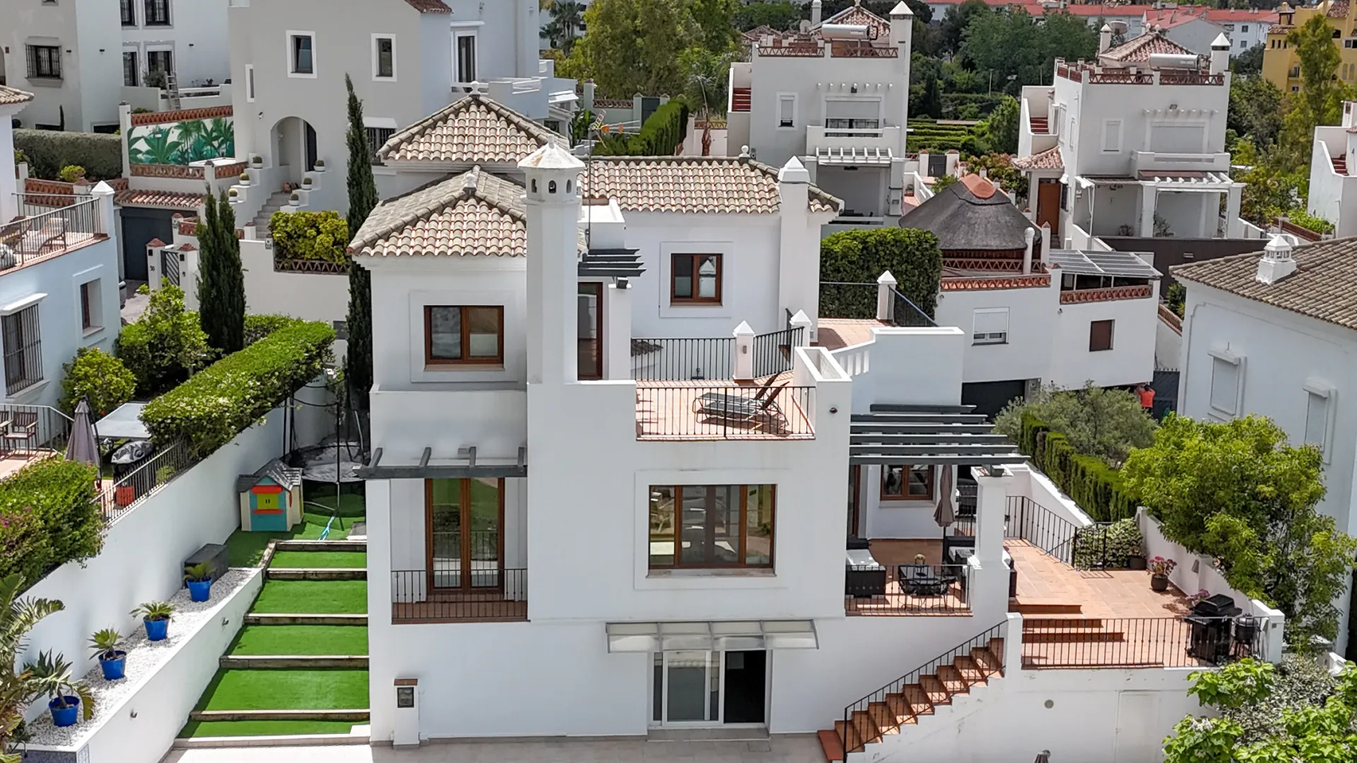 Estepona 4 bedrooms villa for sale