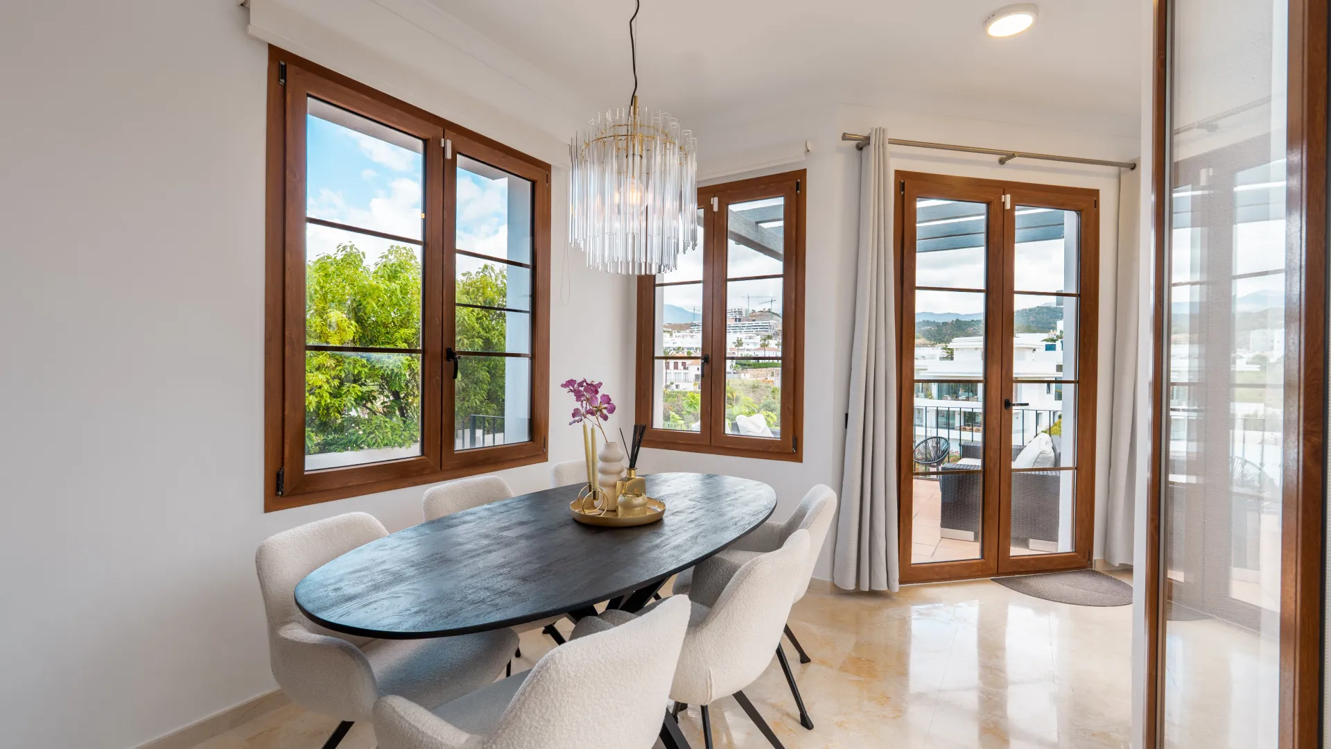 Estepona 4 bedrooms villa for sale