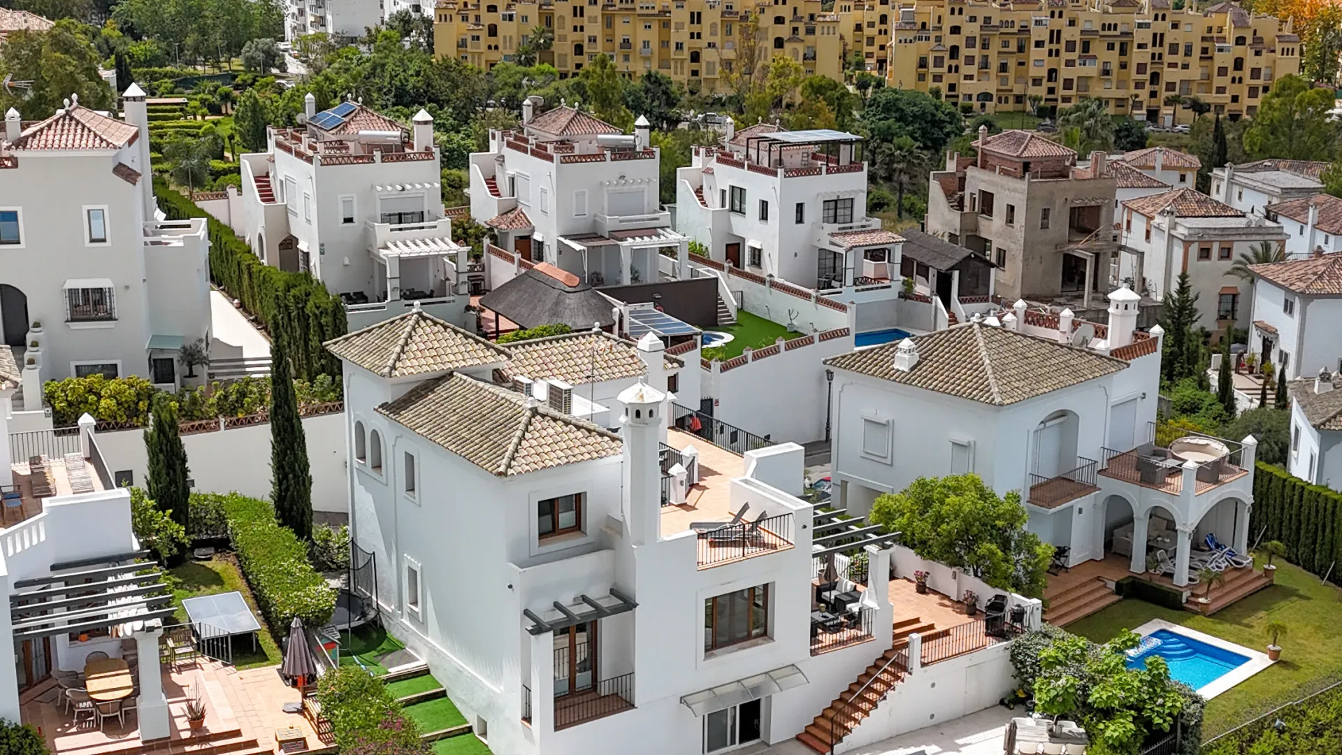 Estepona 4 bedrooms villa for sale