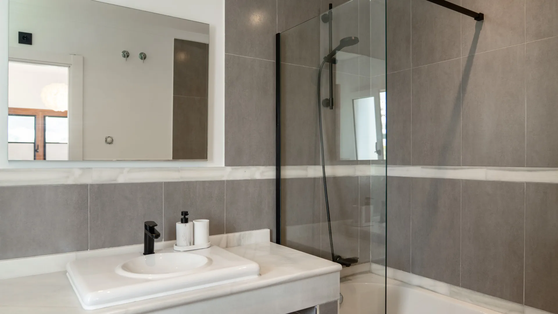 Estepona 4 bedrooms villa for sale