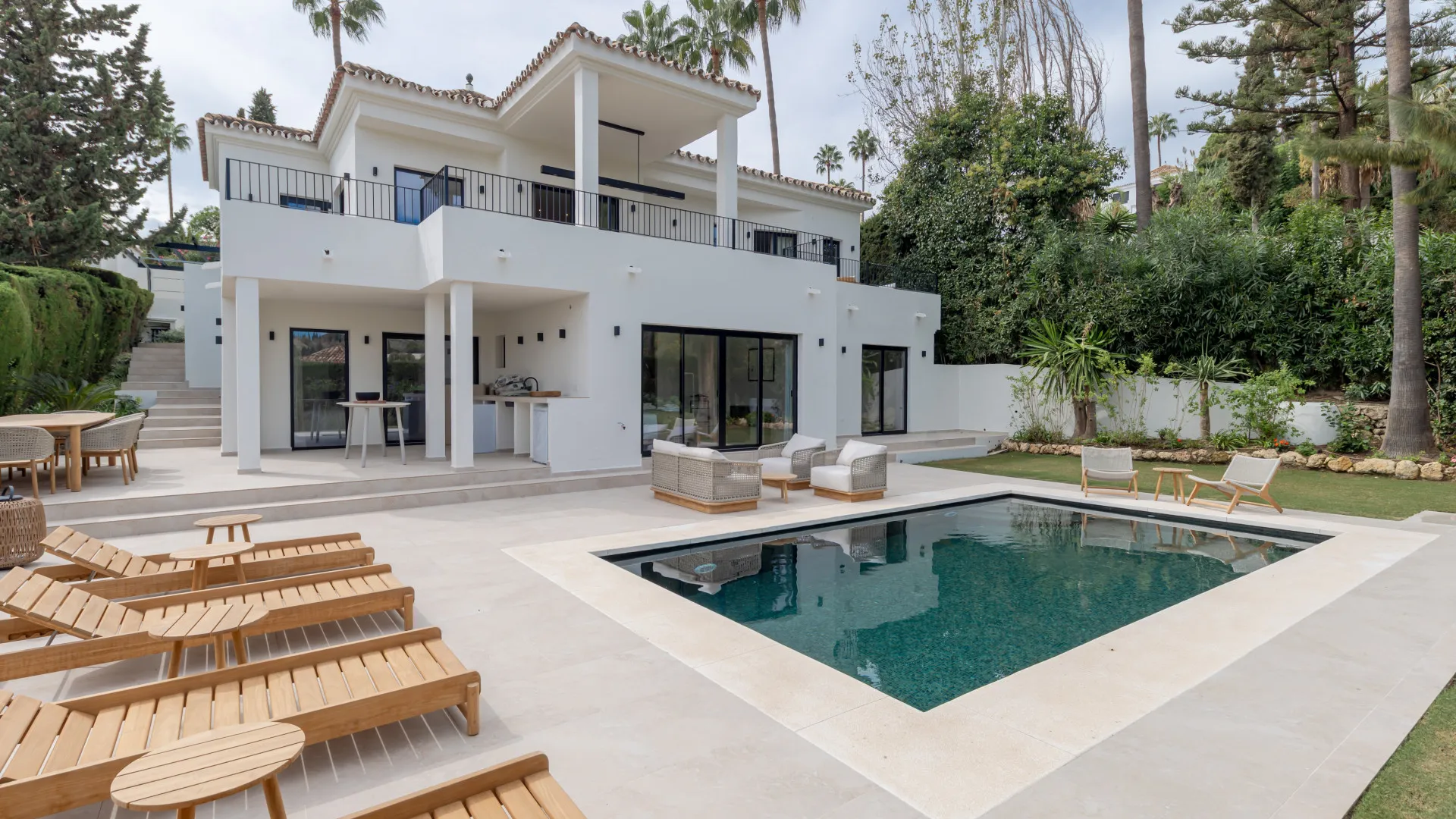 Los Naranjos Hill Club 4 bedrooms villa for sale