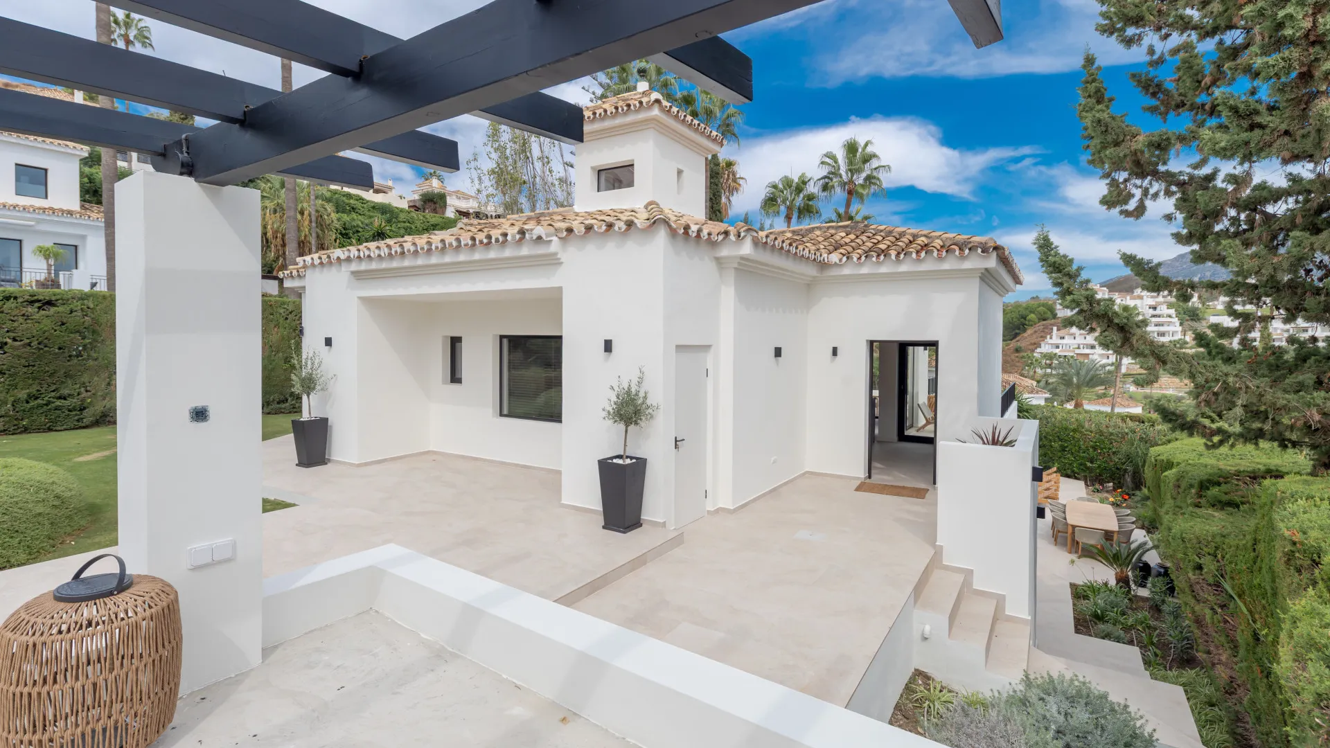 Los Naranjos Hill Club 4 bedrooms villa for sale
