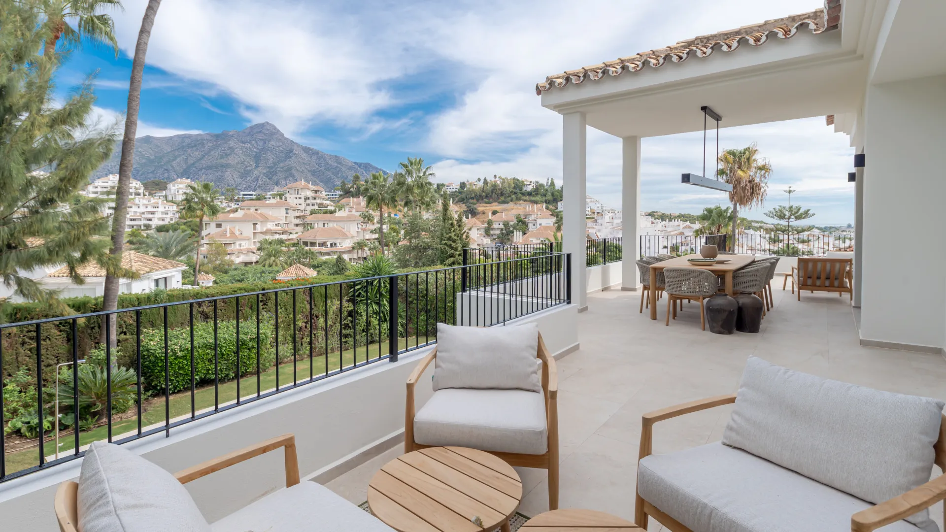 Los Naranjos Hill Club 4 bedrooms villa for sale