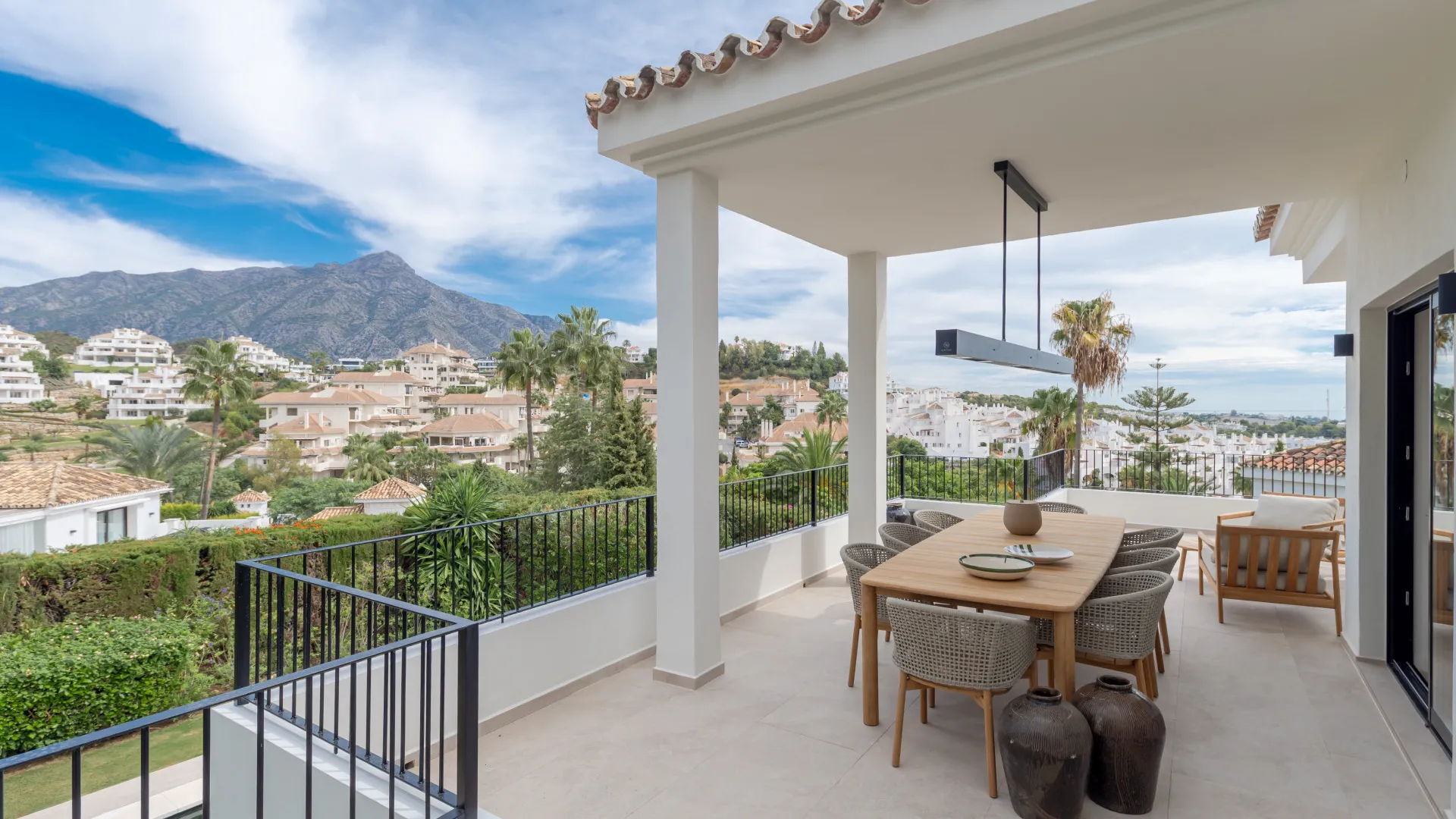 Los Naranjos Hill Club 4 bedrooms villa for sale
