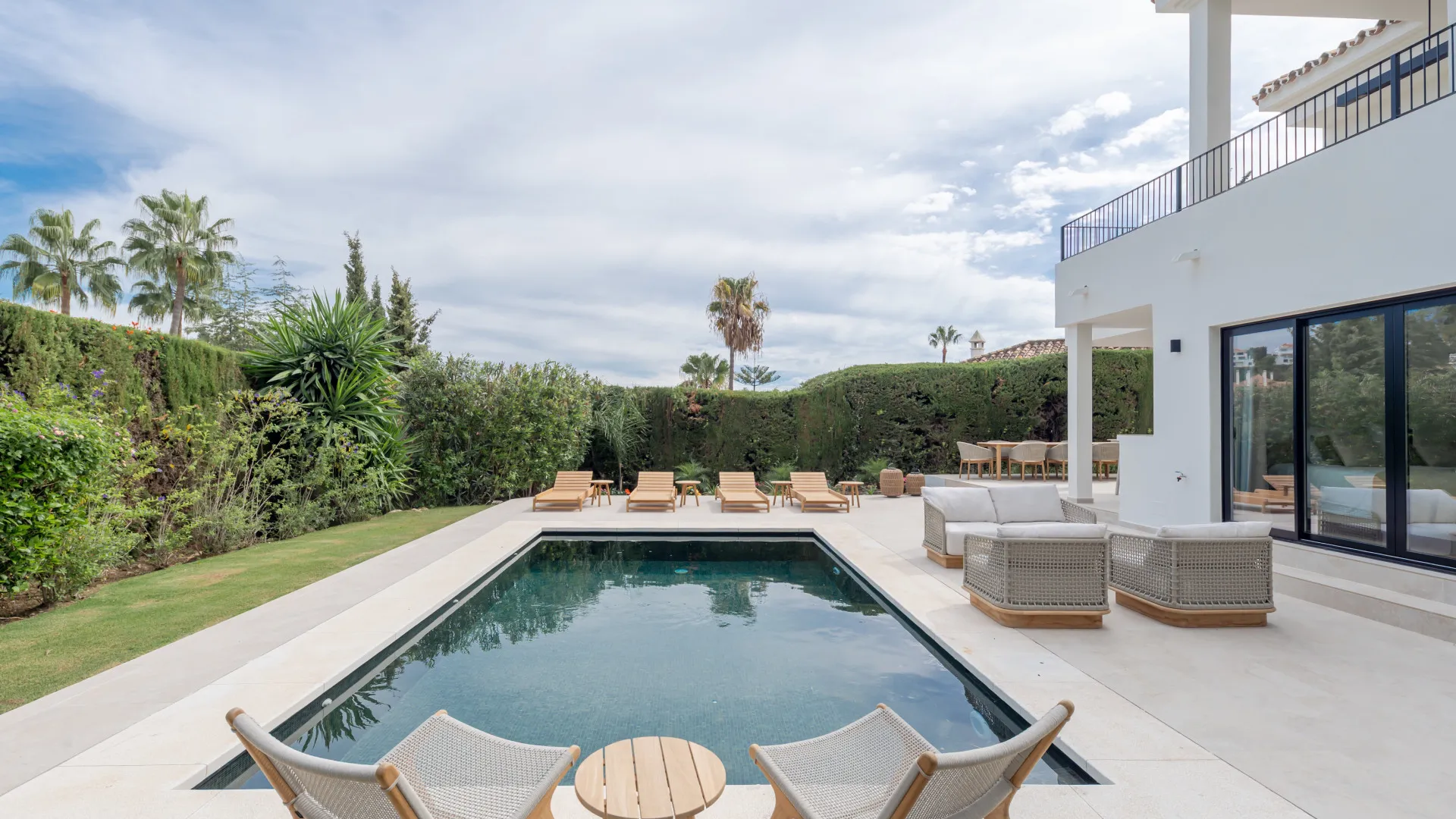 Los Naranjos Hill Club 4 bedrooms villa for sale