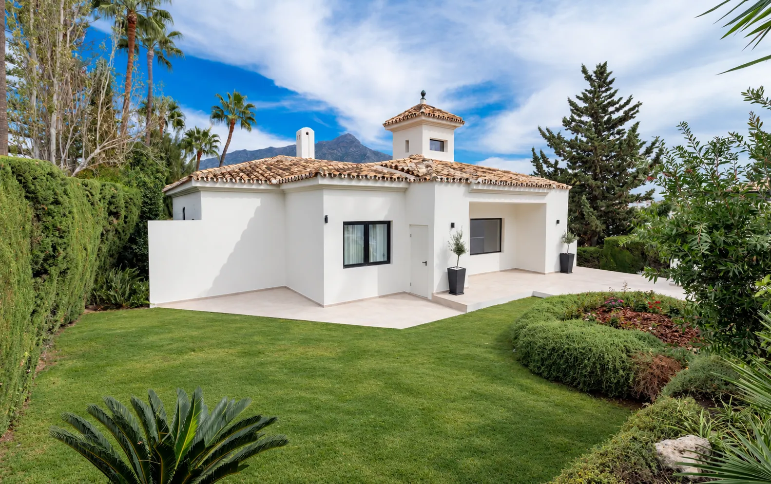Los Naranjos Hill Club 4 bedrooms villa for sale