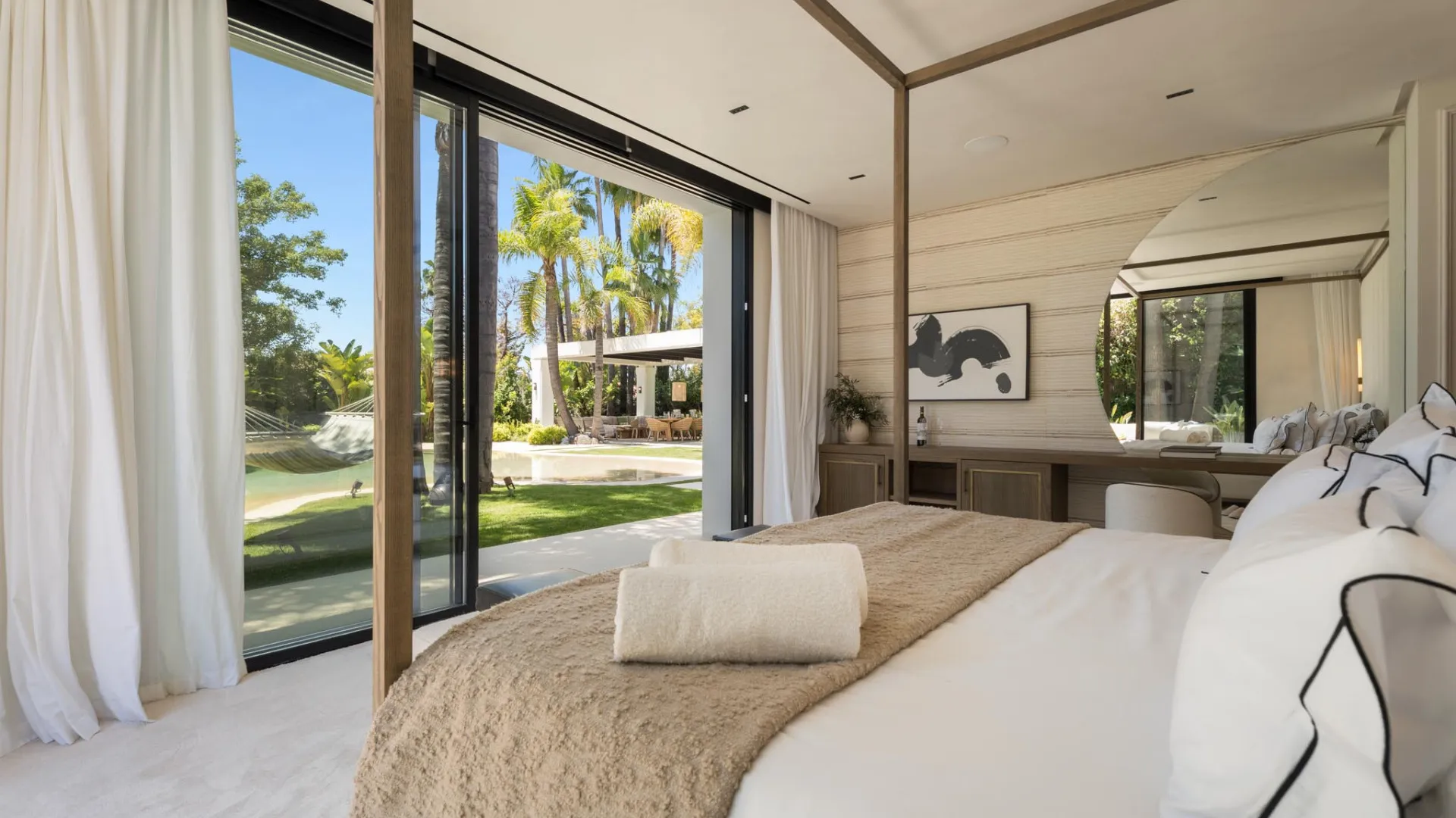 For sale 6 bedrooms villa in Nueva Andalucia