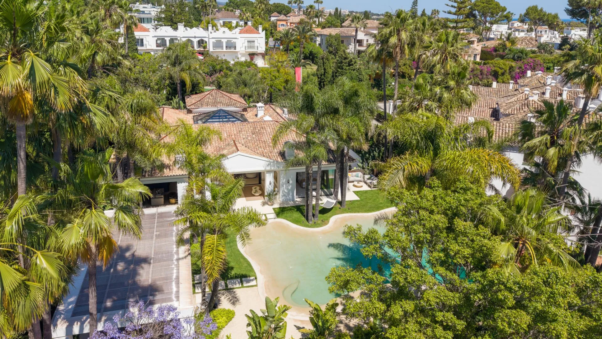 For sale 6 bedrooms villa in Nueva Andalucia