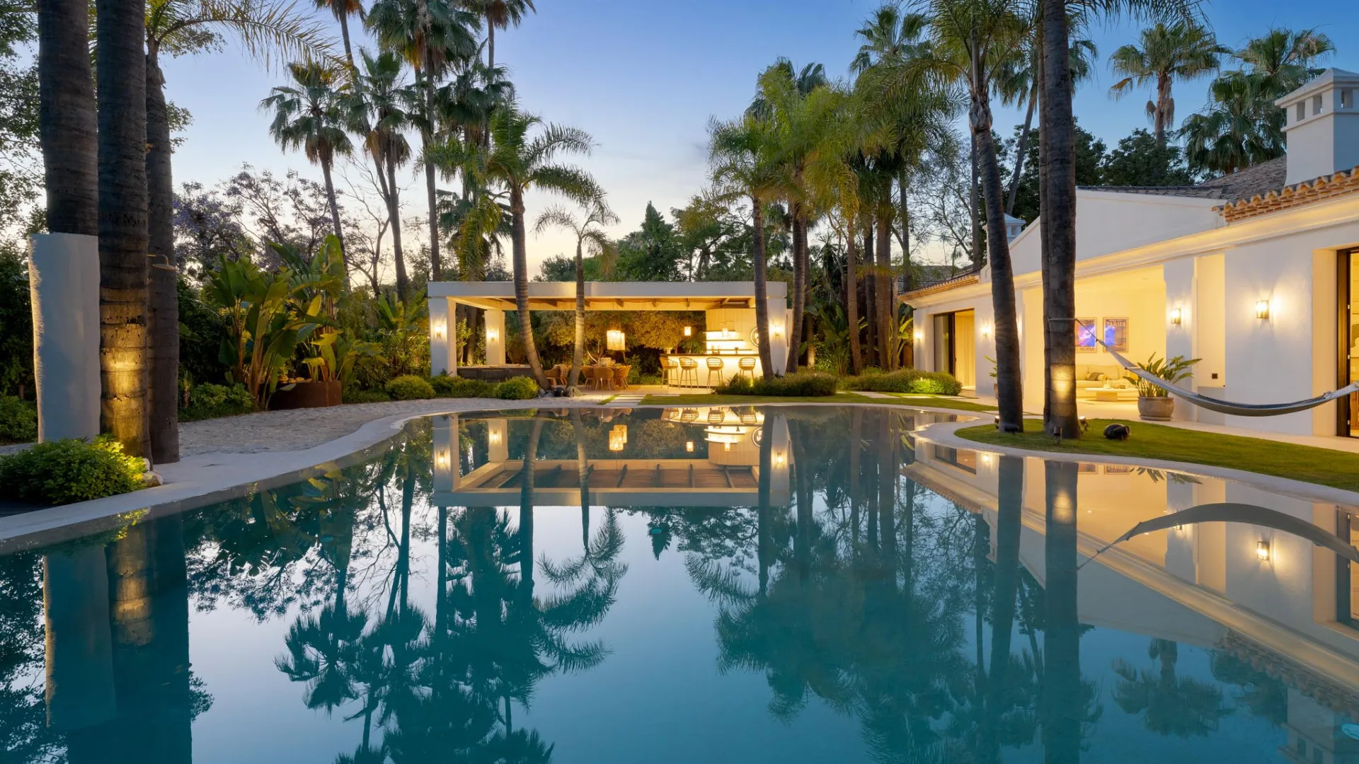 For sale 6 bedrooms villa in Nueva Andalucia