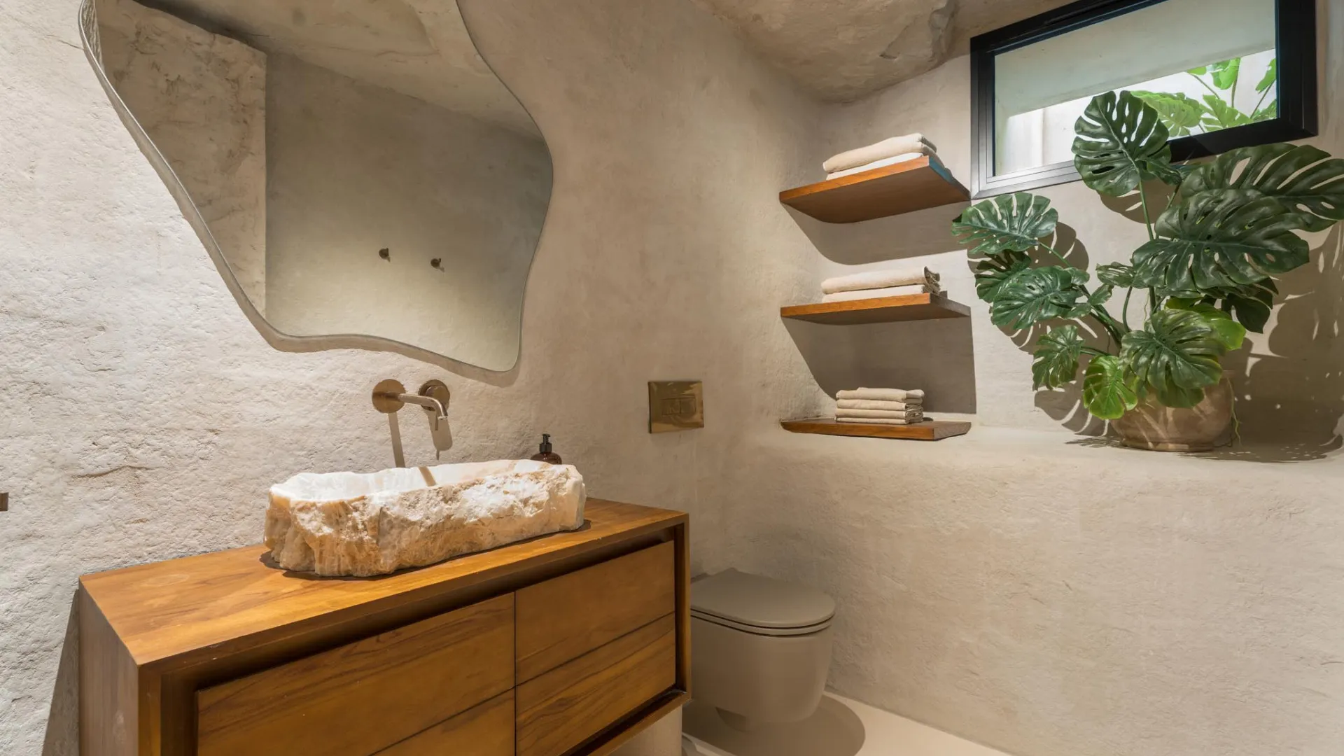 For sale 6 bedrooms villa in Nueva Andalucia